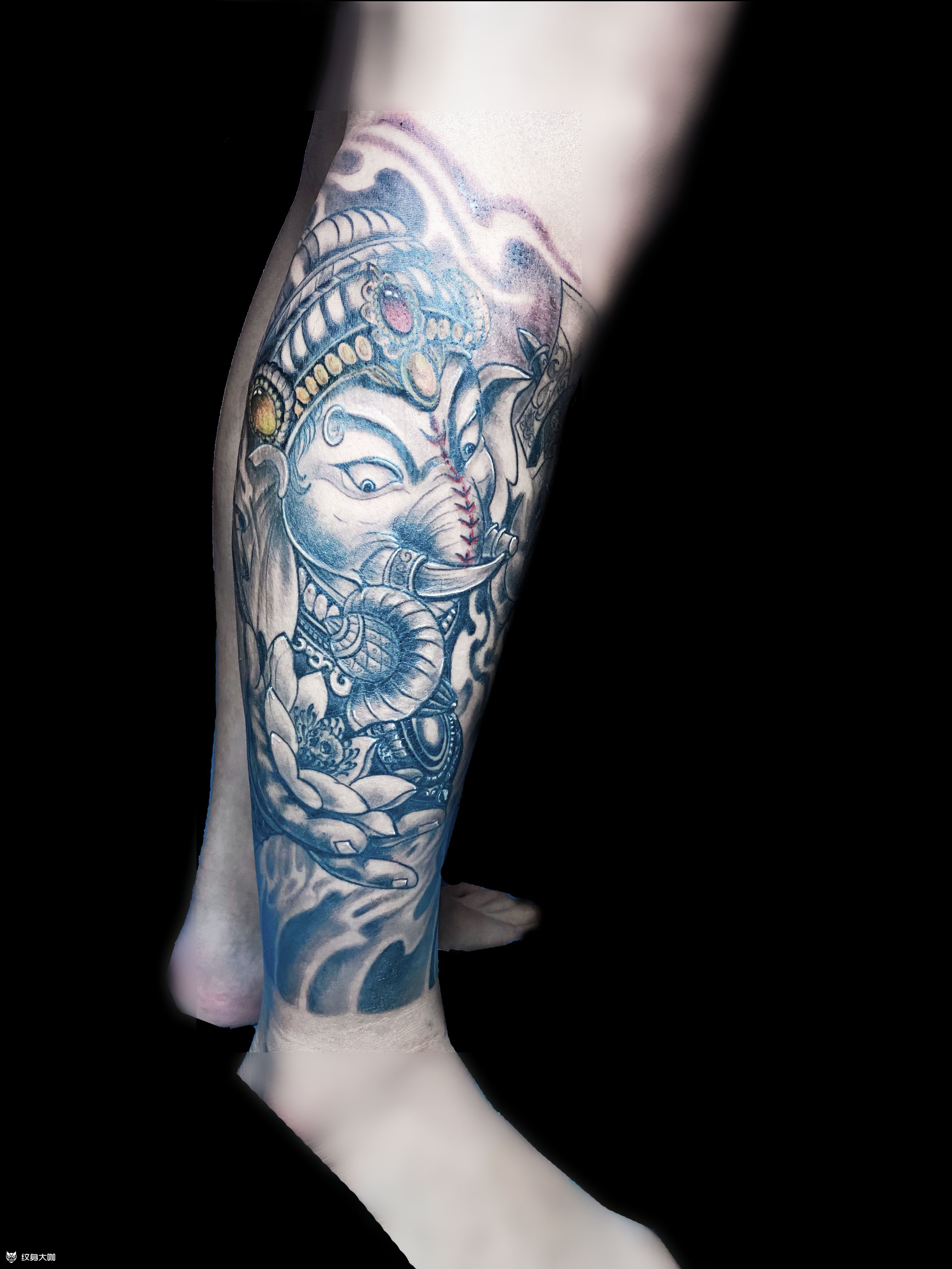 象神金刚杵包小腿纹身