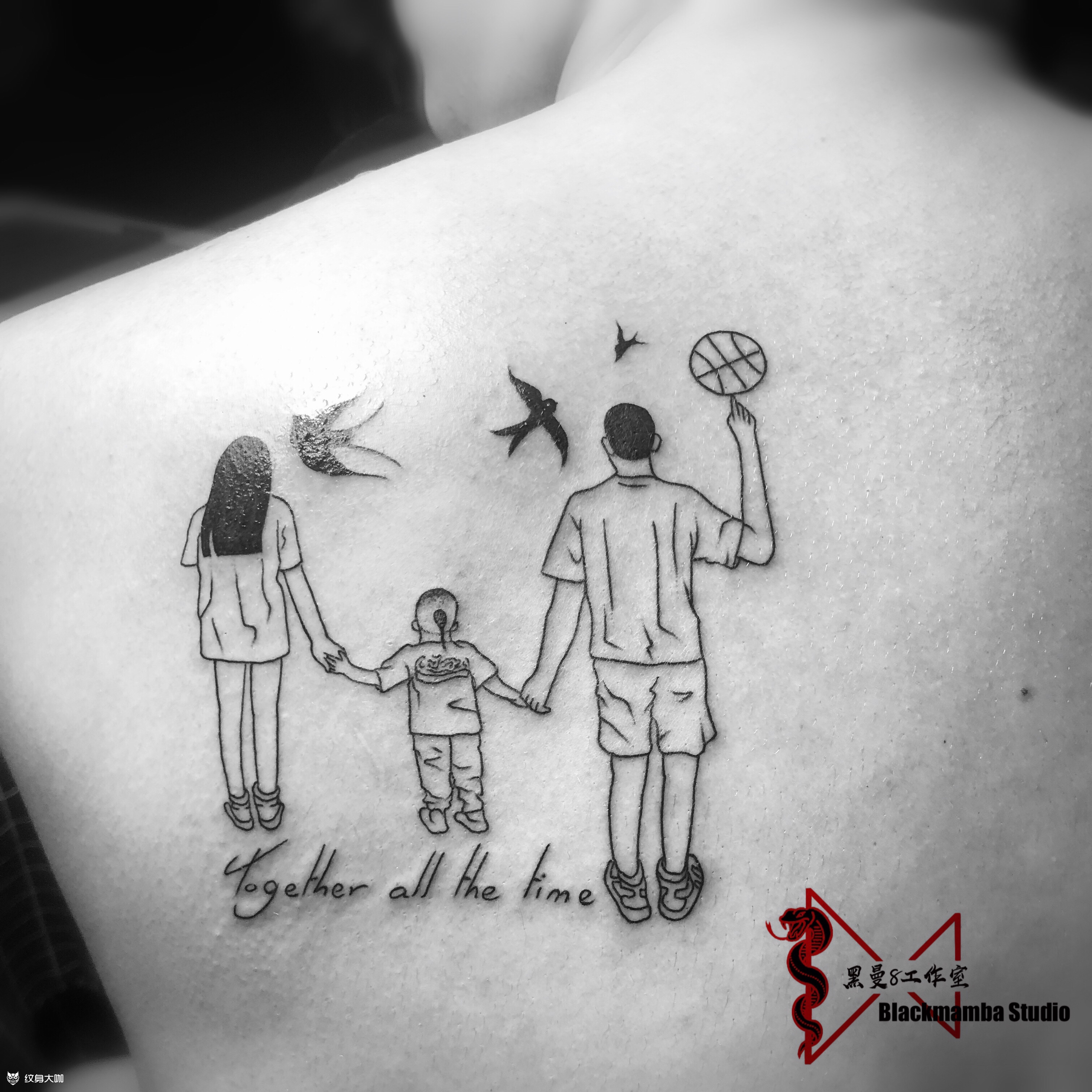 一家人手拉手纹身图案图片