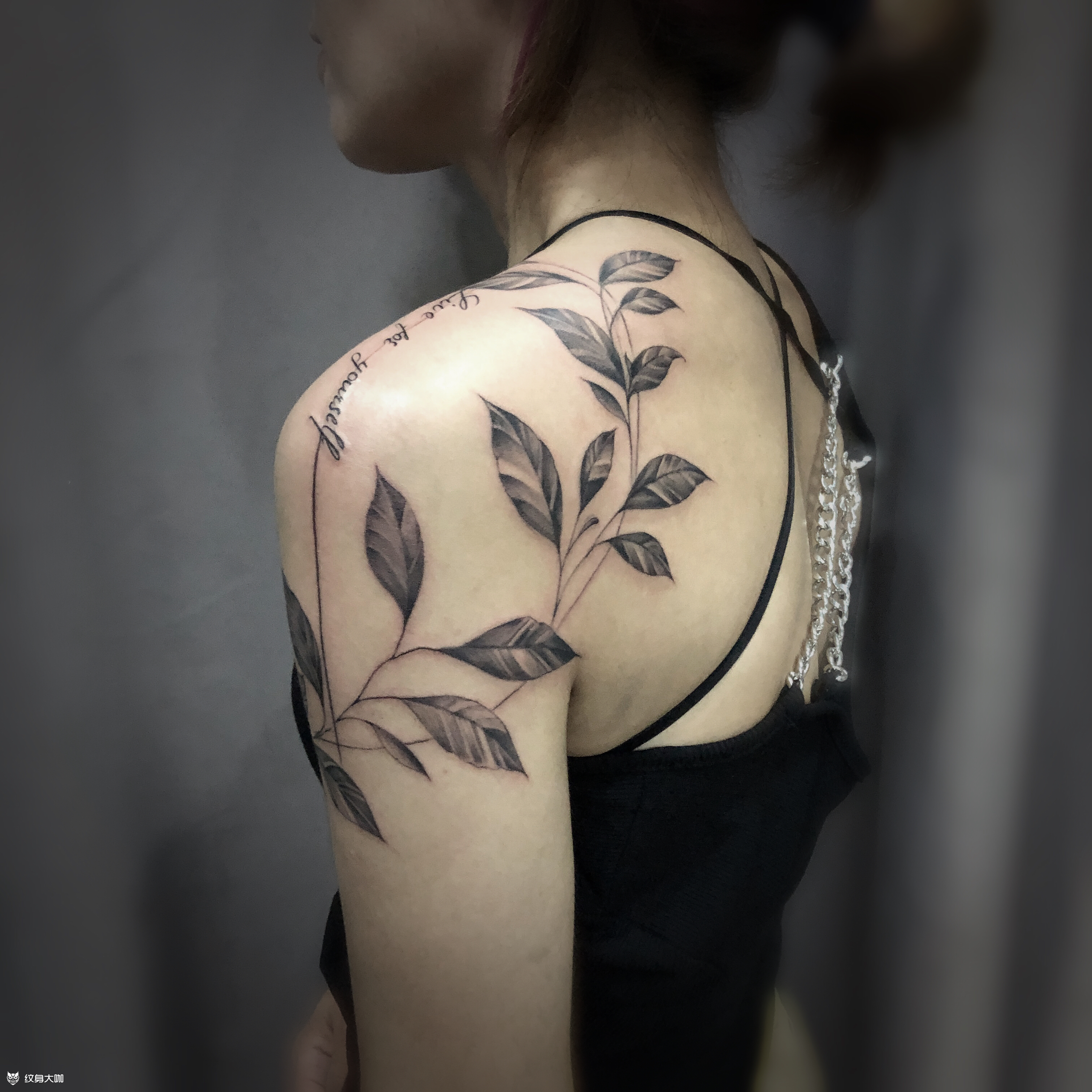 树叶手绘肩95搞定小姐姐全程_纹身吧社区 - 纹身大咖
