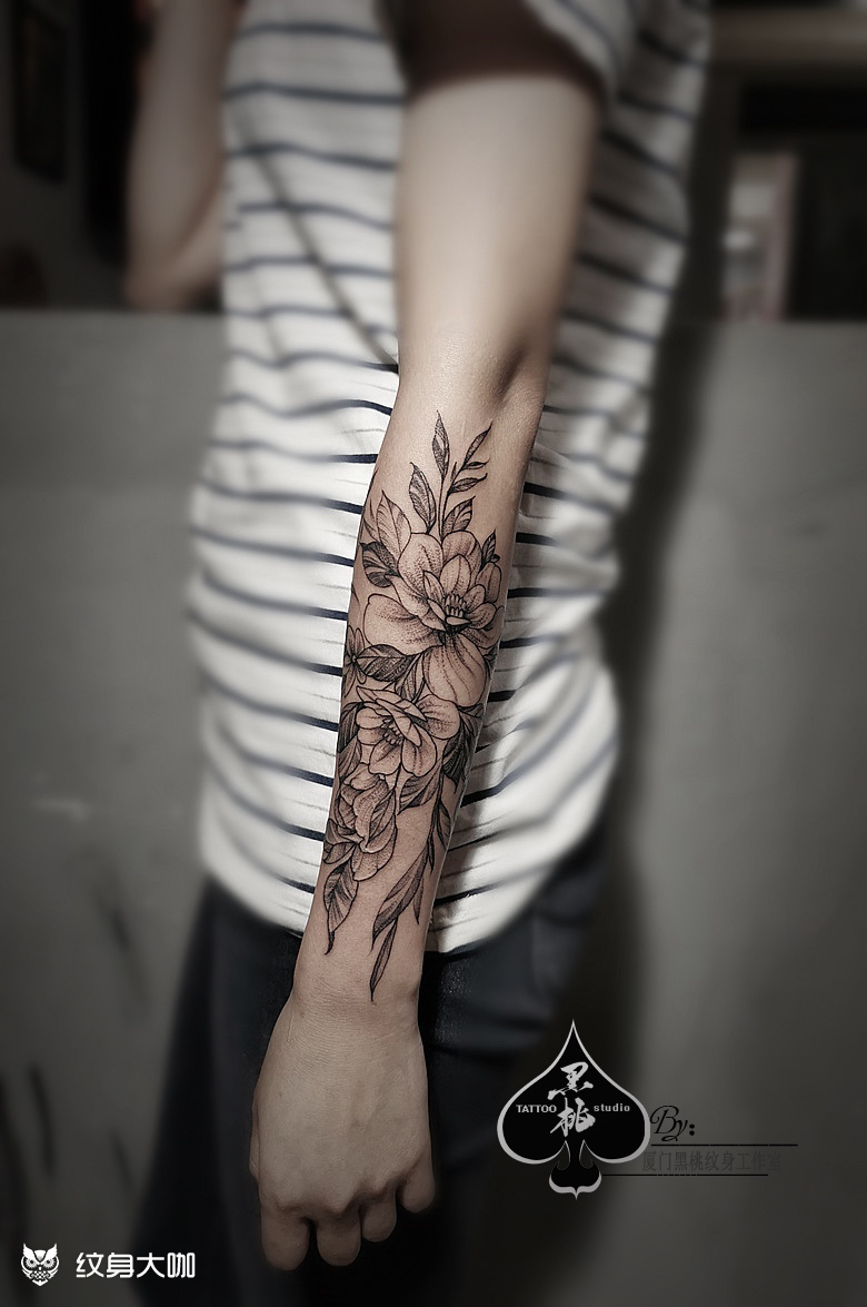 小臂外侧 / 素花 ♠️_纹身吧社区 - 纹身大咖