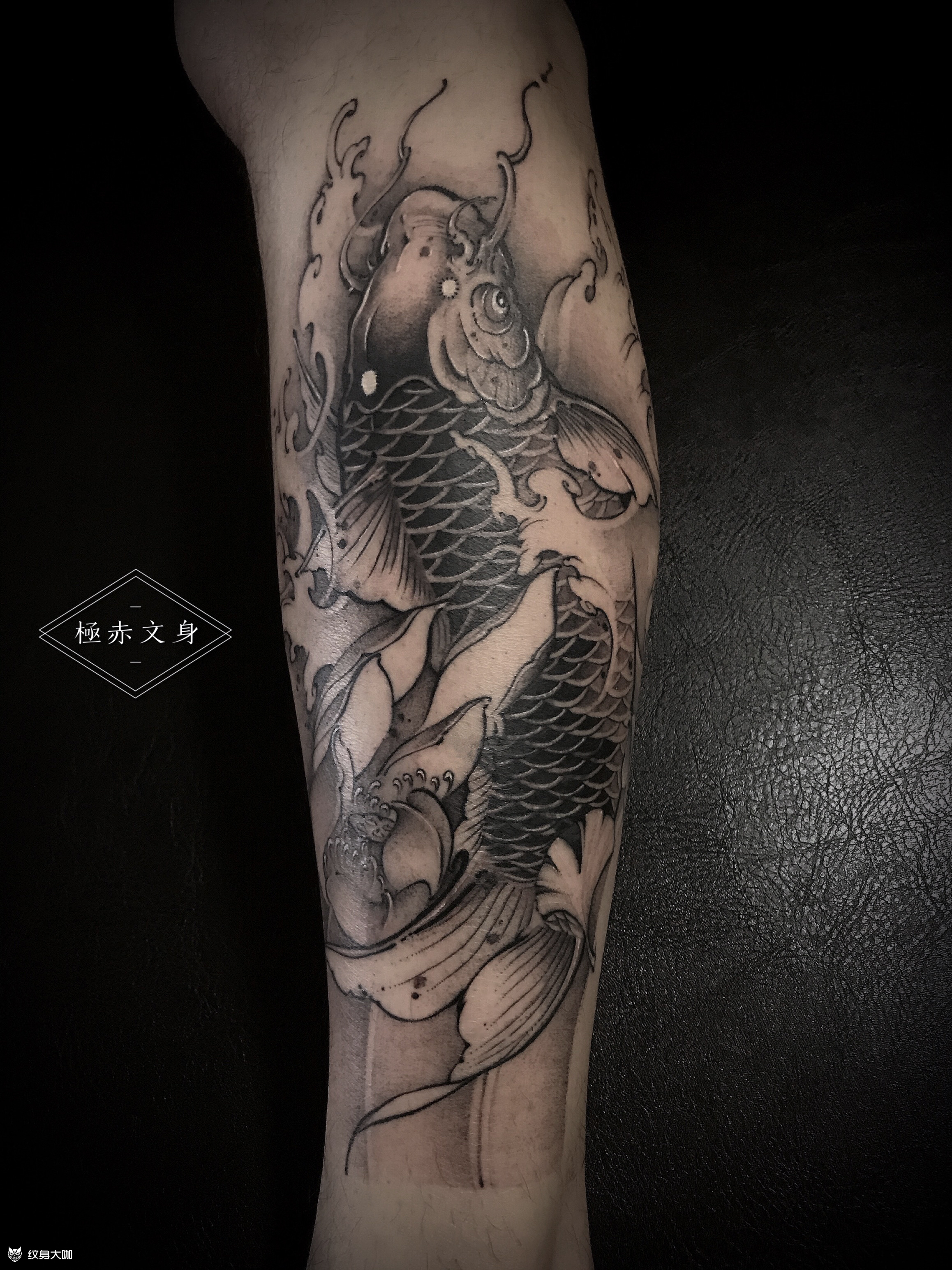 鲤鱼跃起吃食 风生水起之时 用小尚师傅设计一条鲤鱼设计了这个遮盖