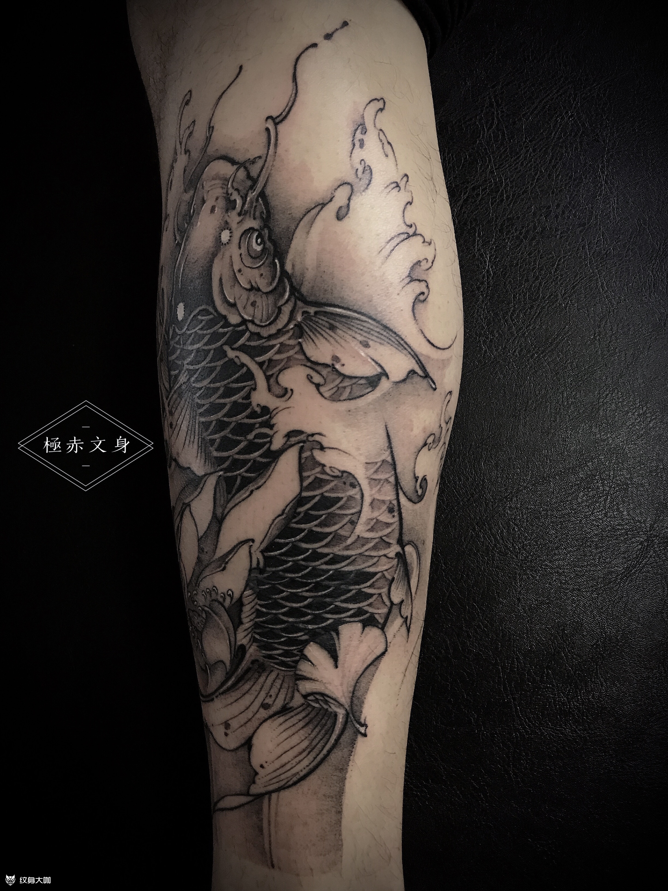 鲤鱼跃起吃食 风生水起之时 用小尚师傅设计一条鲤鱼设计了这个遮盖