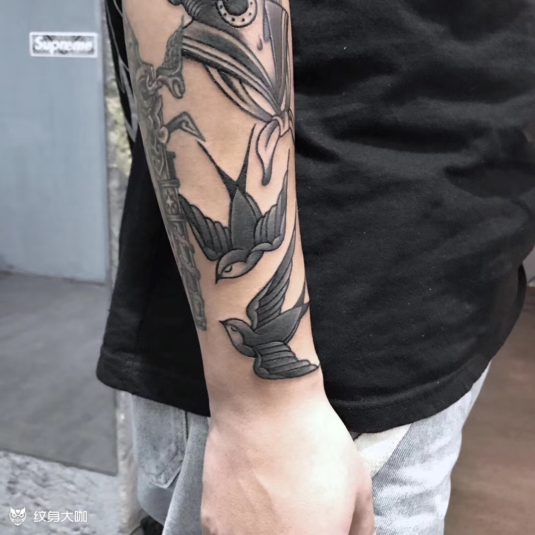 燕子_纹身图案手稿图片_ce的纹身作品集