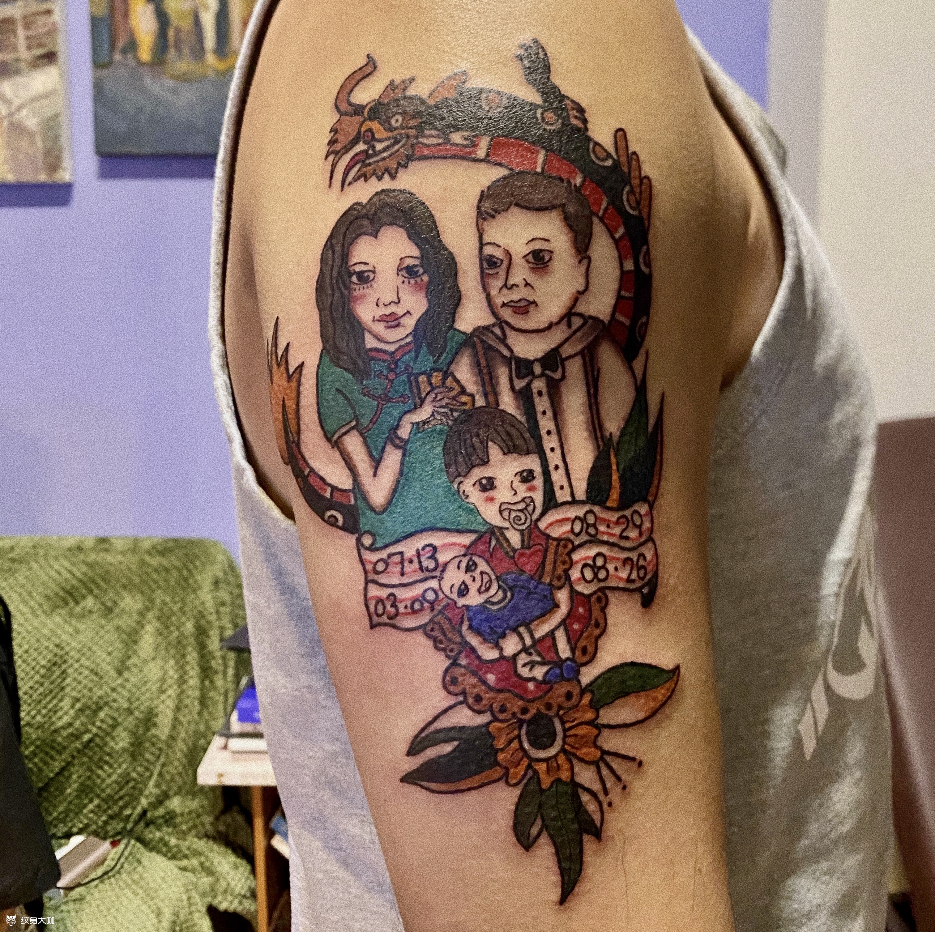 一家人手拉手纹身图案图片