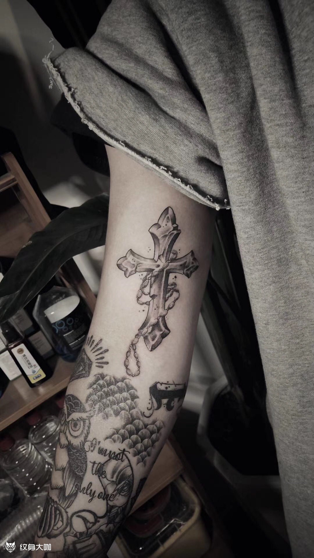 黑灰十字架_纹身图案手稿图片_桃子的纹身作品集