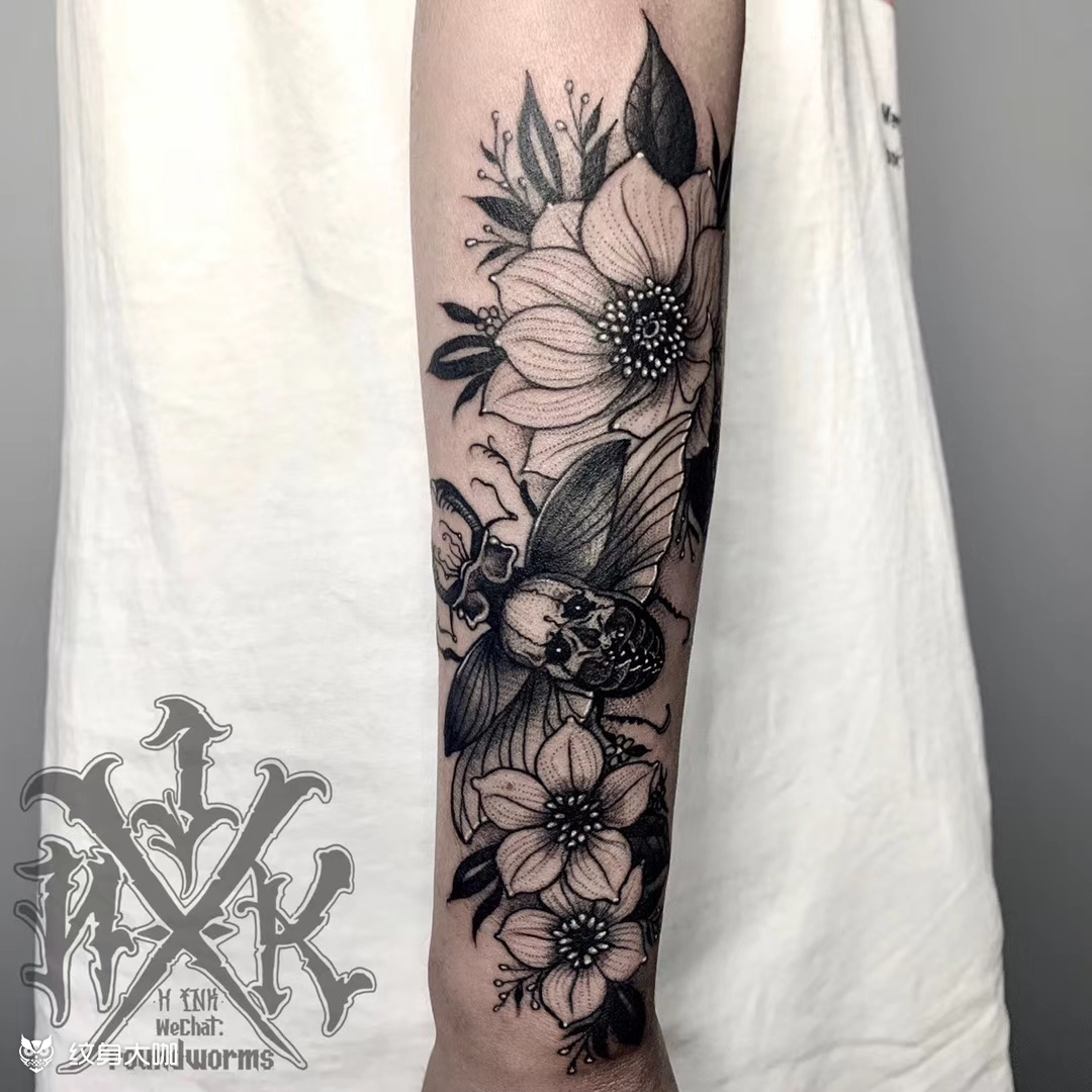 小臂 暗黑 独角仙 花 骷髅_纹身图案手稿图片_analfissure的纹身作品