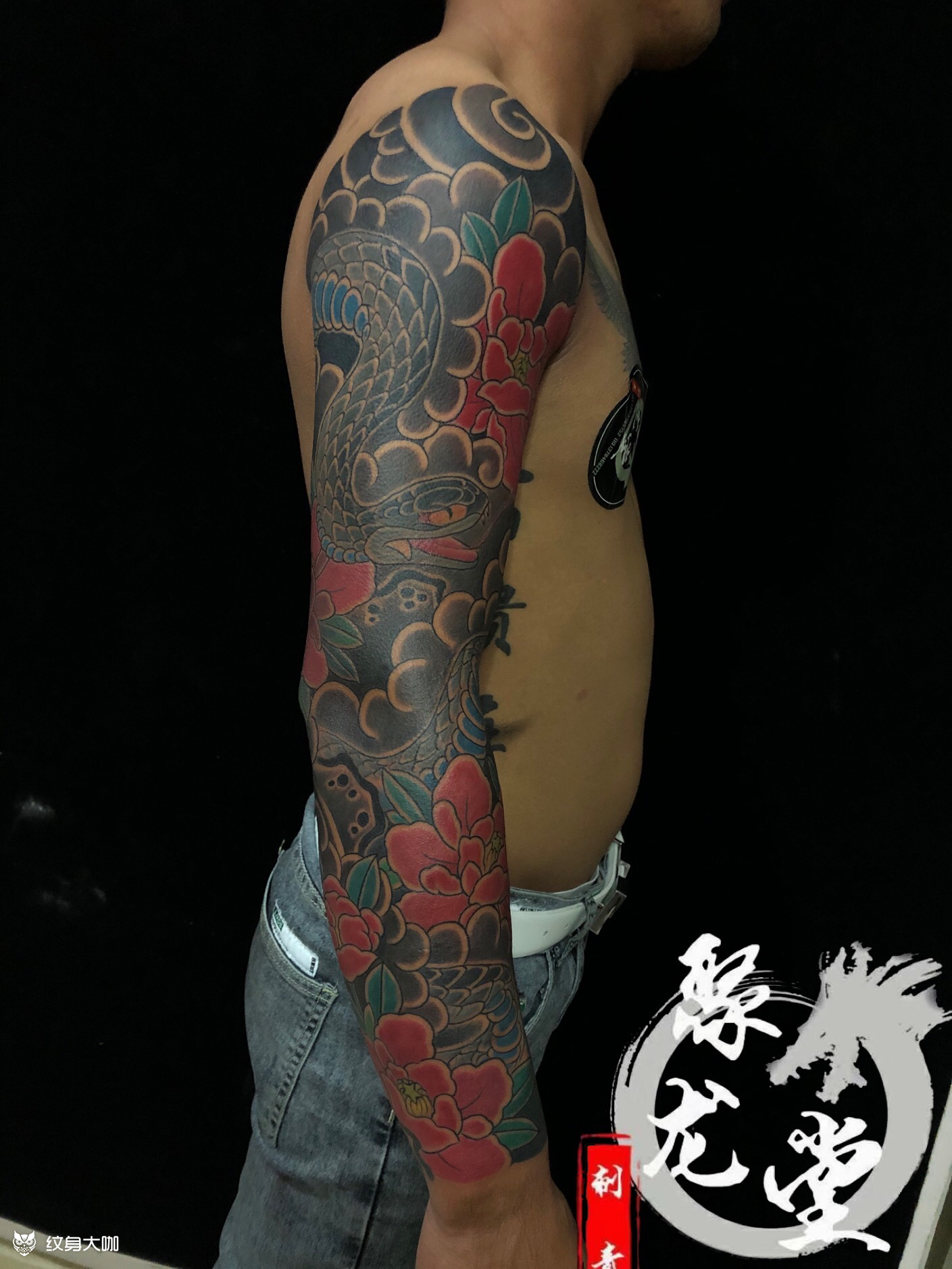 老传统花臂蛇盘牡丹