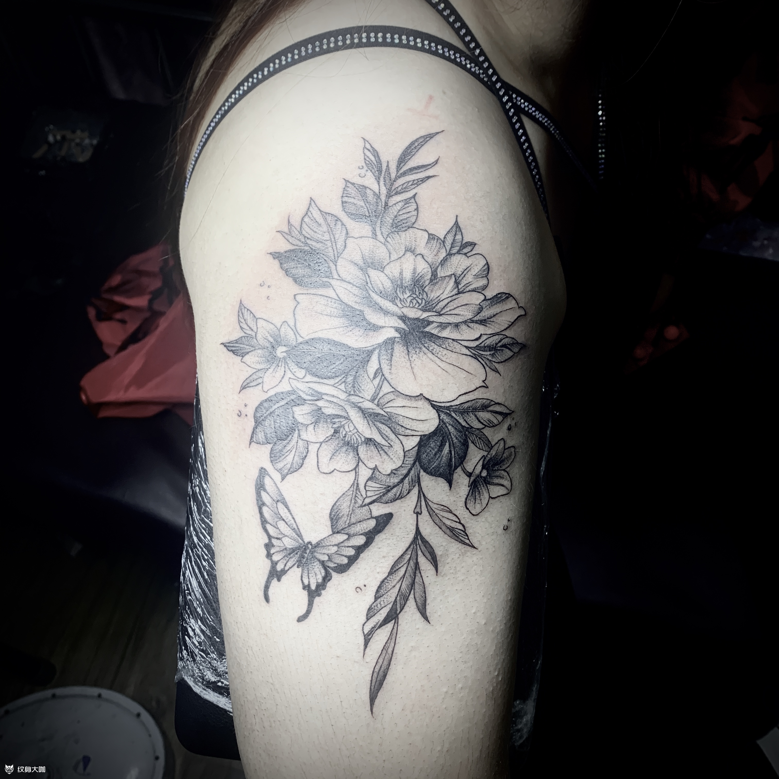 大臂外侧素花蝴蝶_纹身图案手稿图片_刘沐阳的纹身作品集