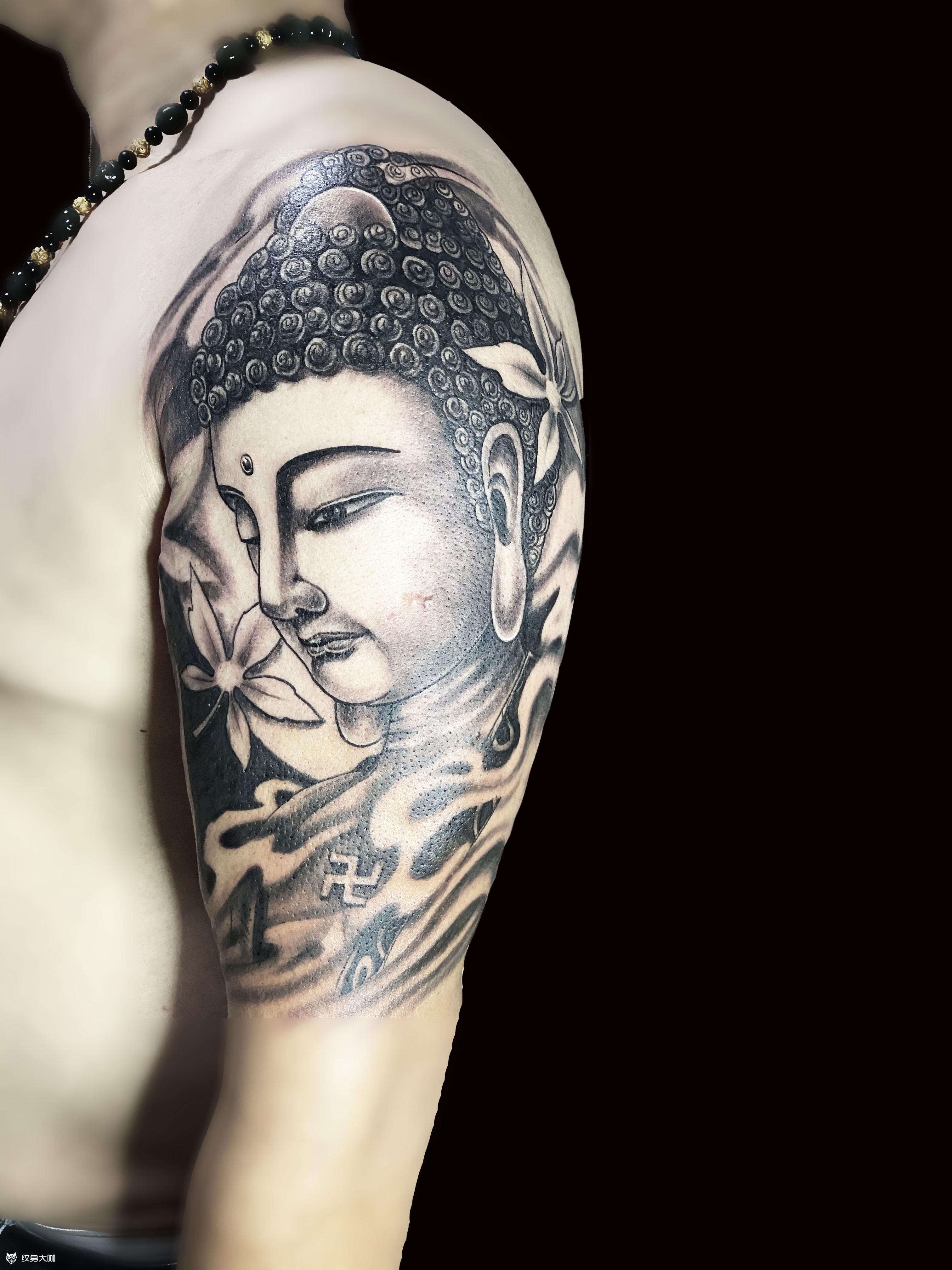 佛头纹身男生大臂纹身大日如来纹_纹身图案手稿图片_牟玉芳青城的纹身