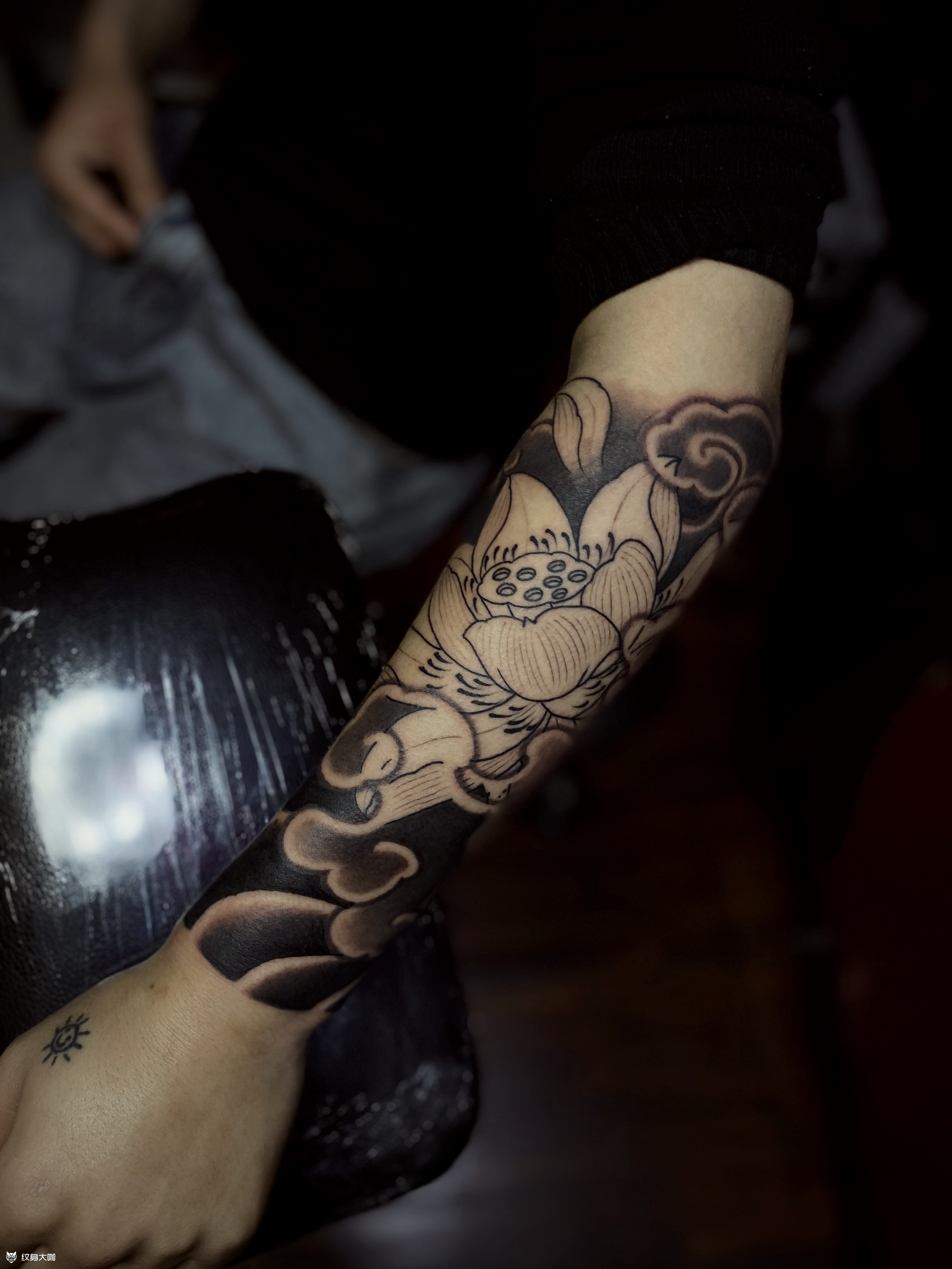 包小臂荷花_纹身图案手稿图片_董昊天的纹身作品集