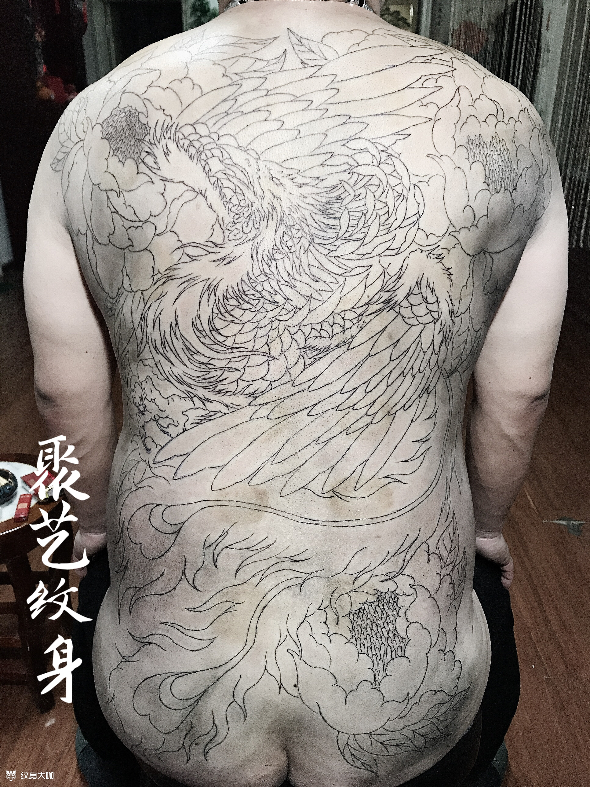 今日作品 满背凤戏牡丹 未完成_纹身吧社区 - 纹身大咖