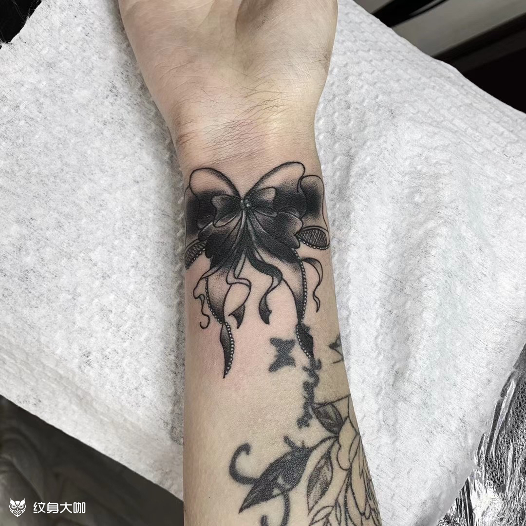 蝴蝶结_纹身图案手稿图片_纯子的纹身作品集