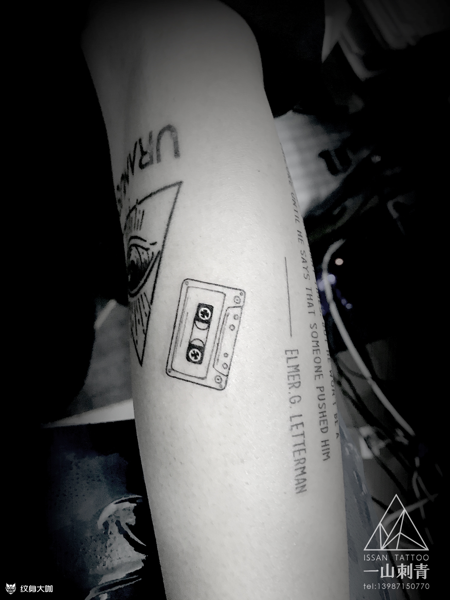 他喜欢重金属死亡乐队 填了很多喜欢乐队相关的小图 全视之眼 天王星