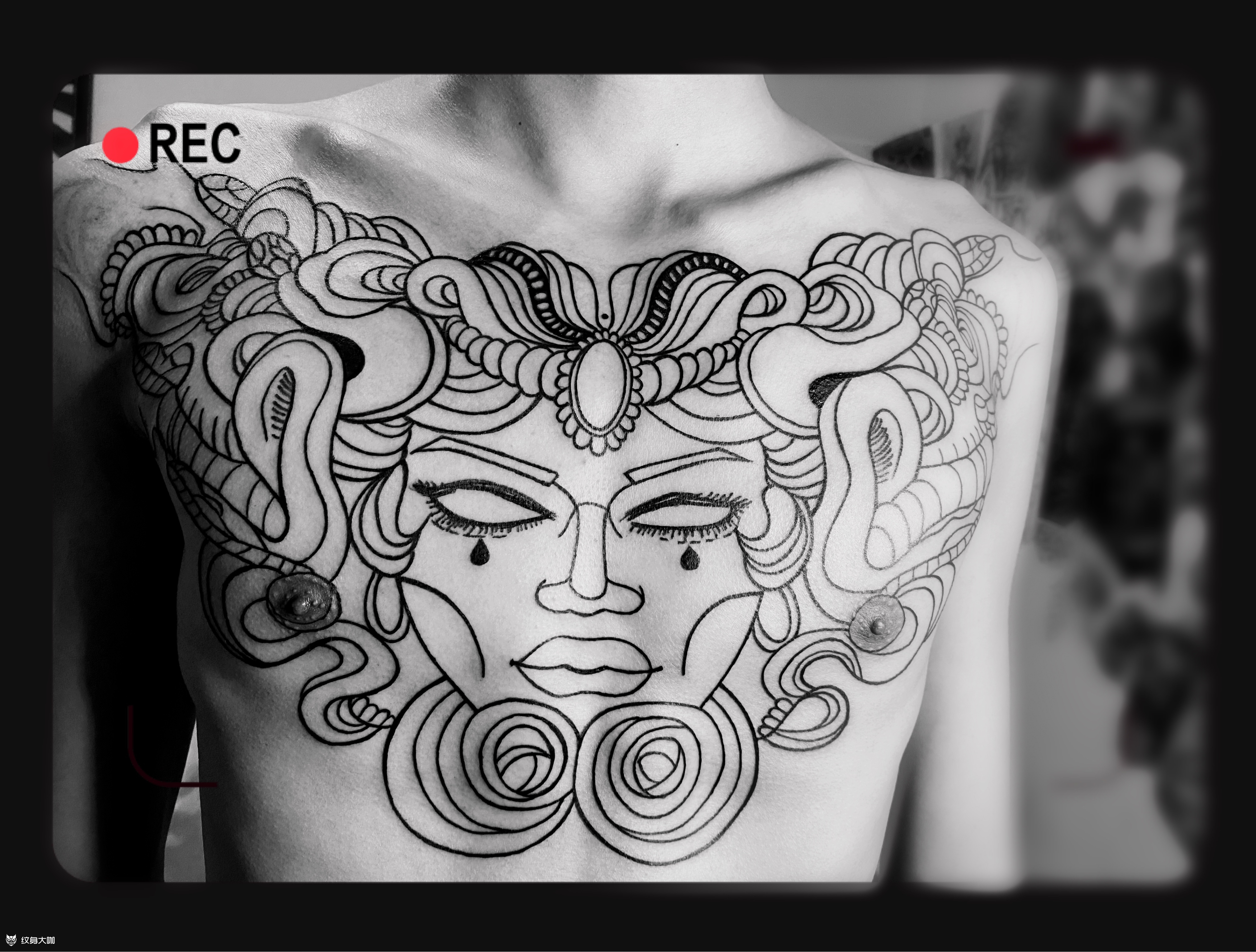 美杜莎纹身线条纹身