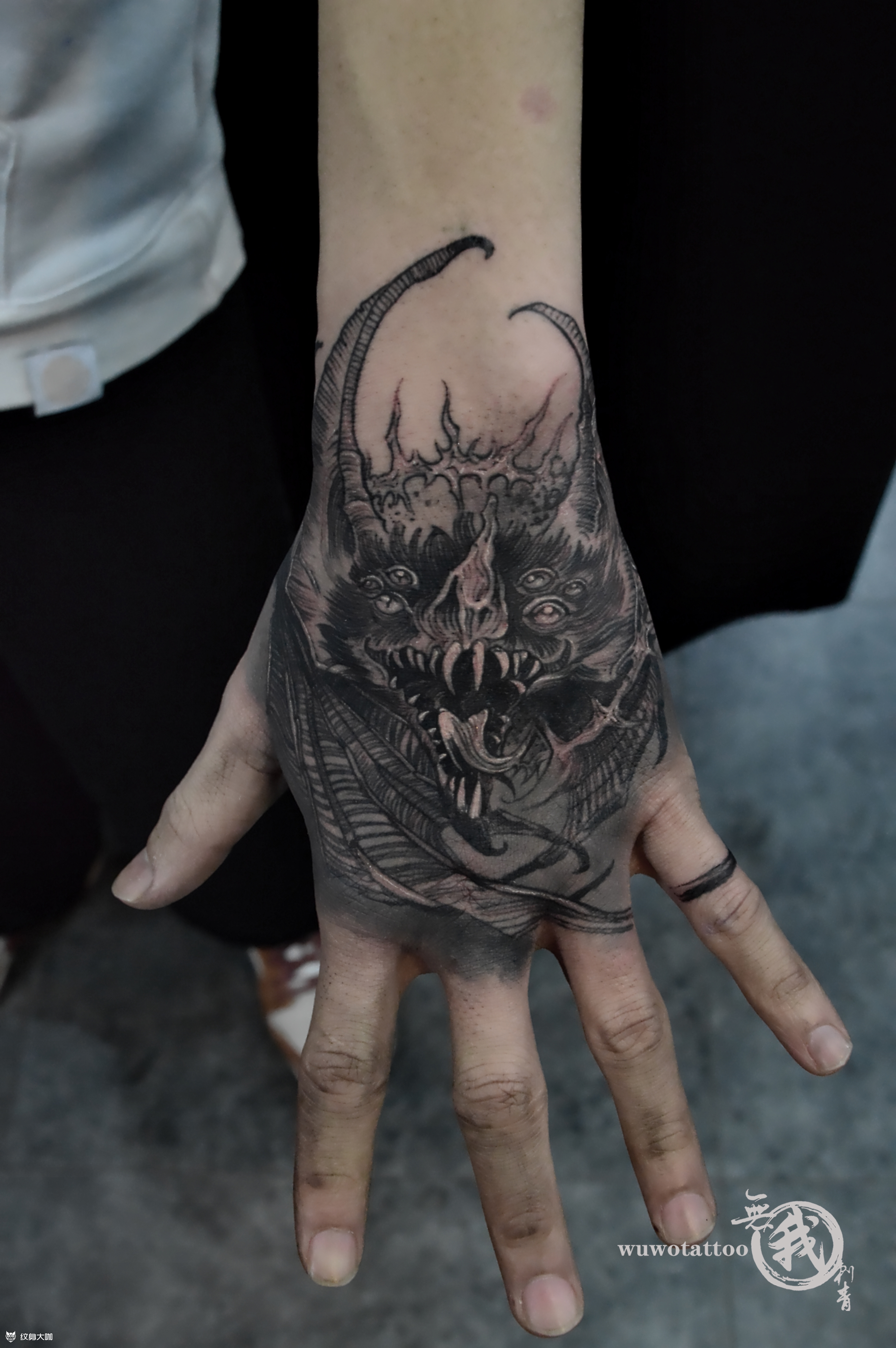 蝙蝠每一个纹身都有一个故事