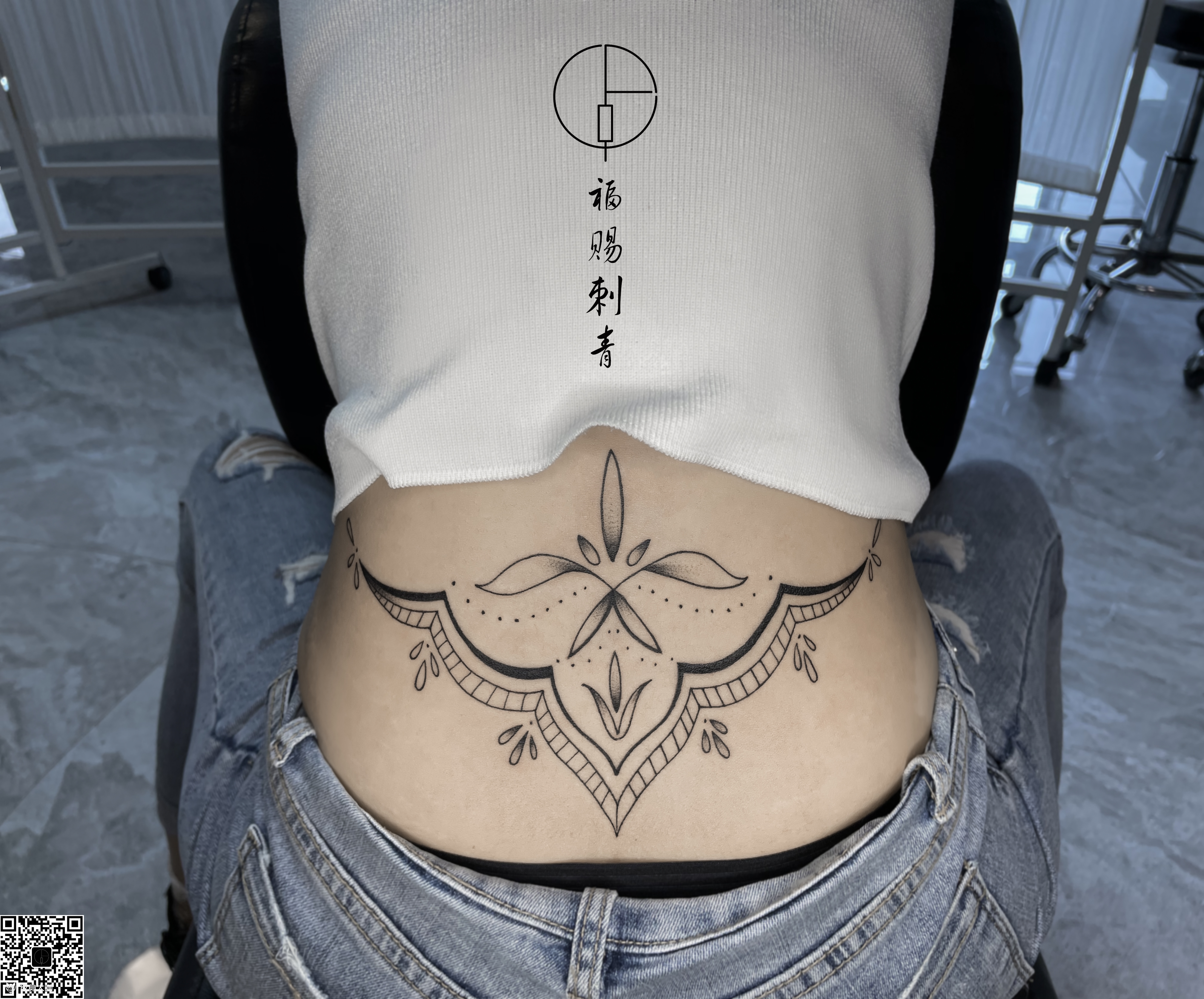 女生后腰_纹身图案手稿图片_洪佳福的纹身作品集