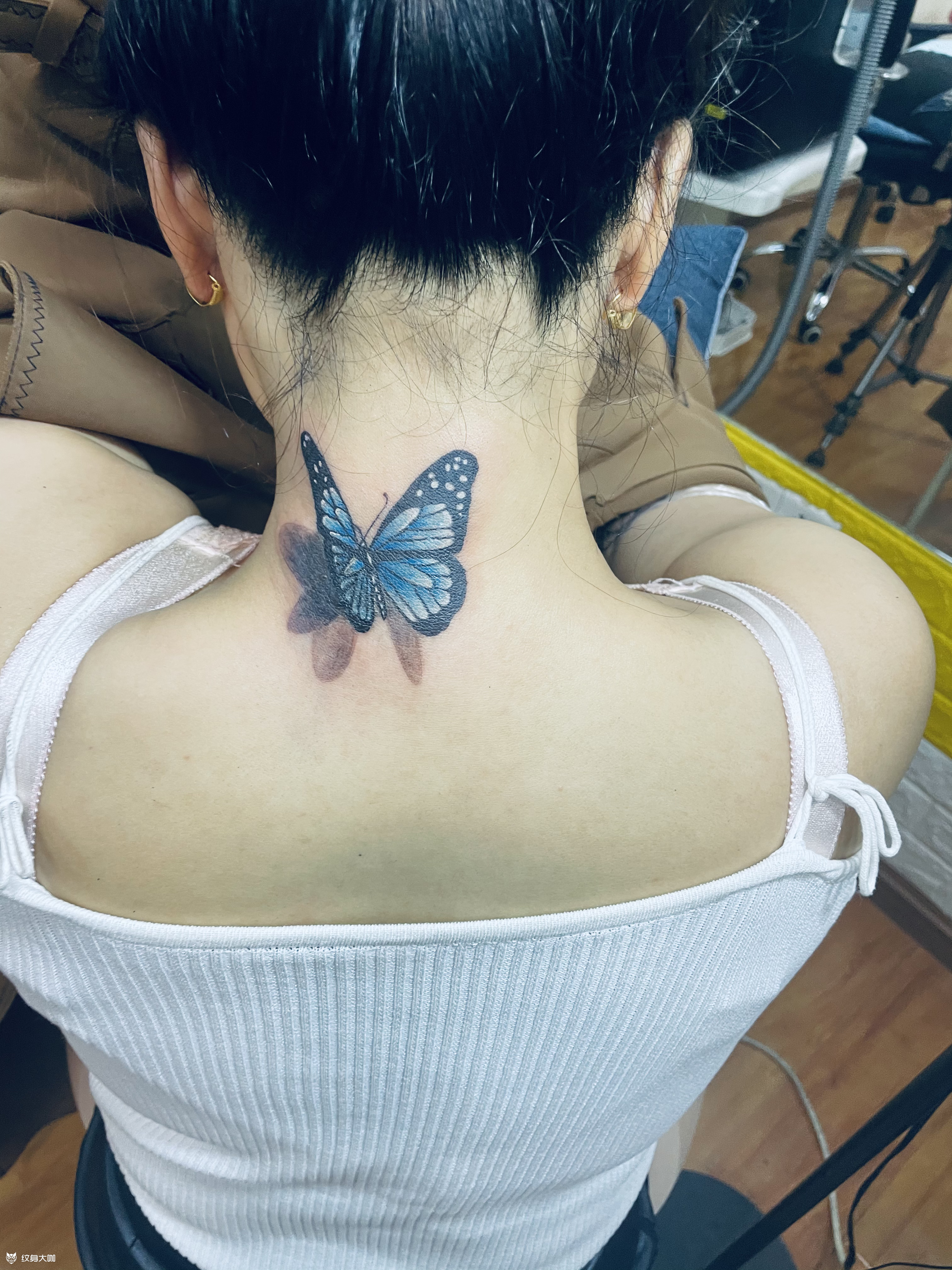 蝴蝶纹身遮盖胎记
