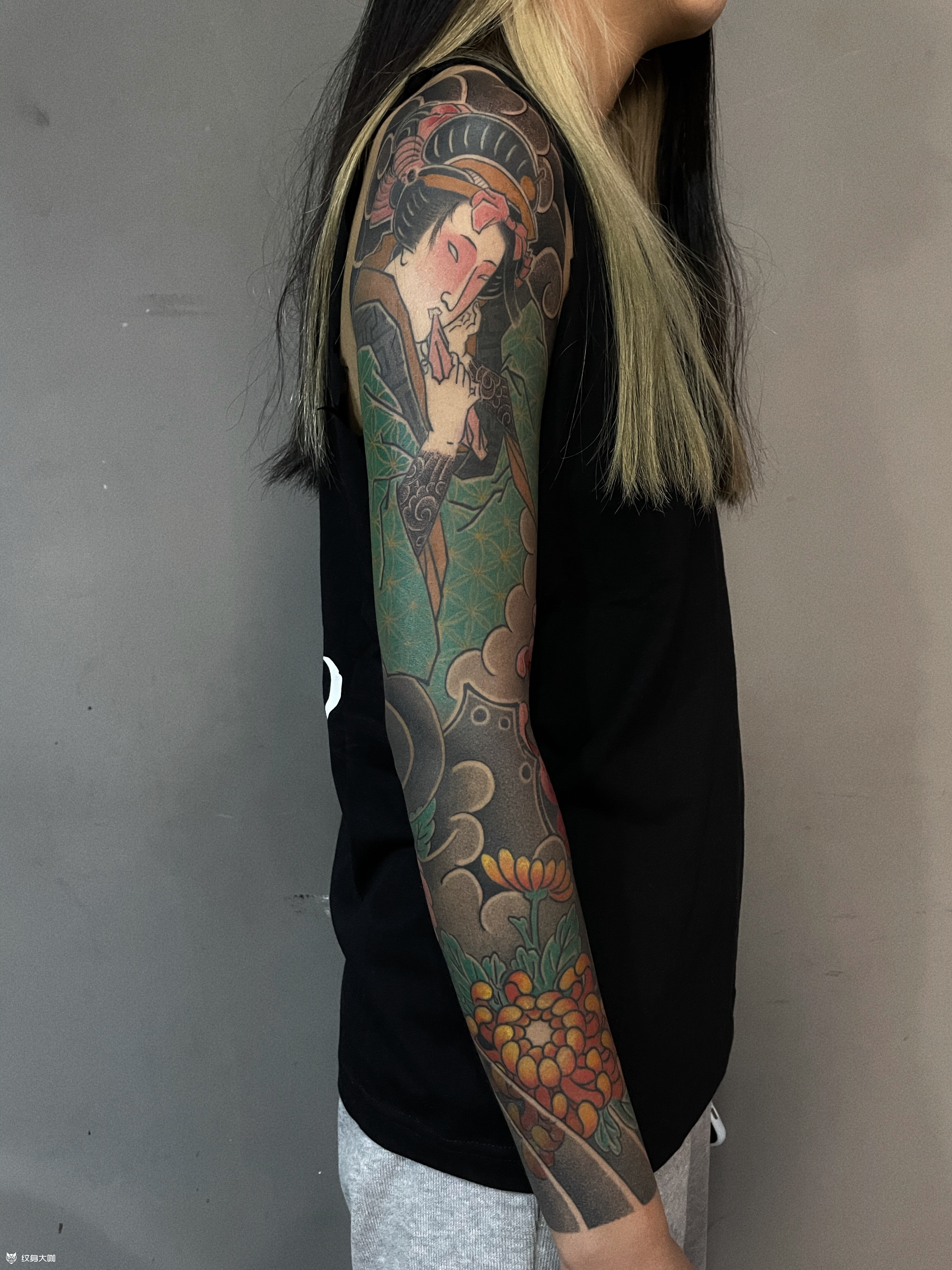 作品简介:小姐姐的日式老传统花臂终于做完了,用时4077,以后你就是