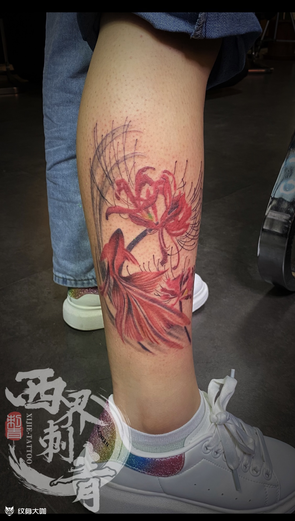 小腿彩色金鱼彼岸花_纹身图案手稿图片_燕郊西界的纹身作品集