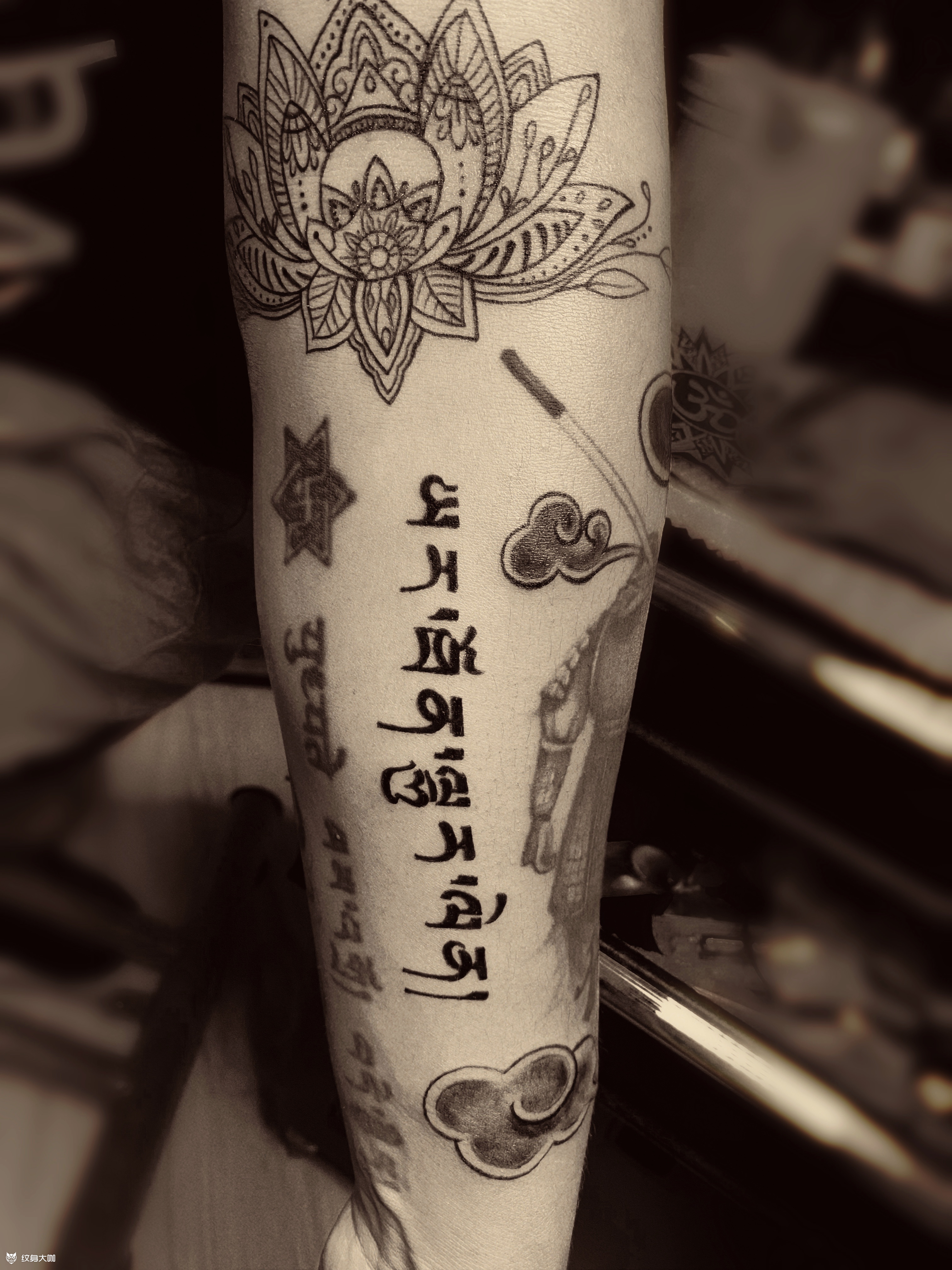 梵花曼陀罗藏文素莲花纹身_纹身图案手稿图片_牟玉芳青城的纹身作品集