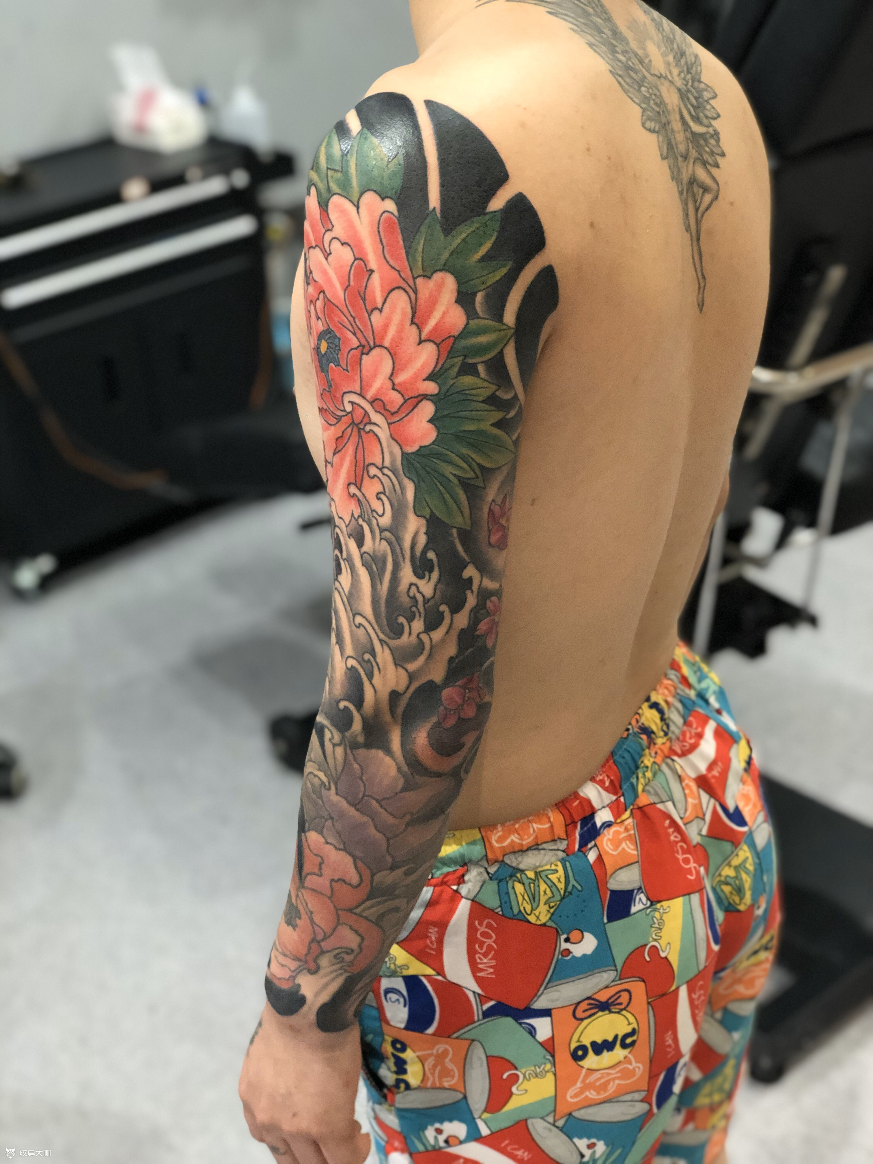 作品简介:大臂是我纹的 小臂是之前在其他店纹的 找到我接花臂 大臂