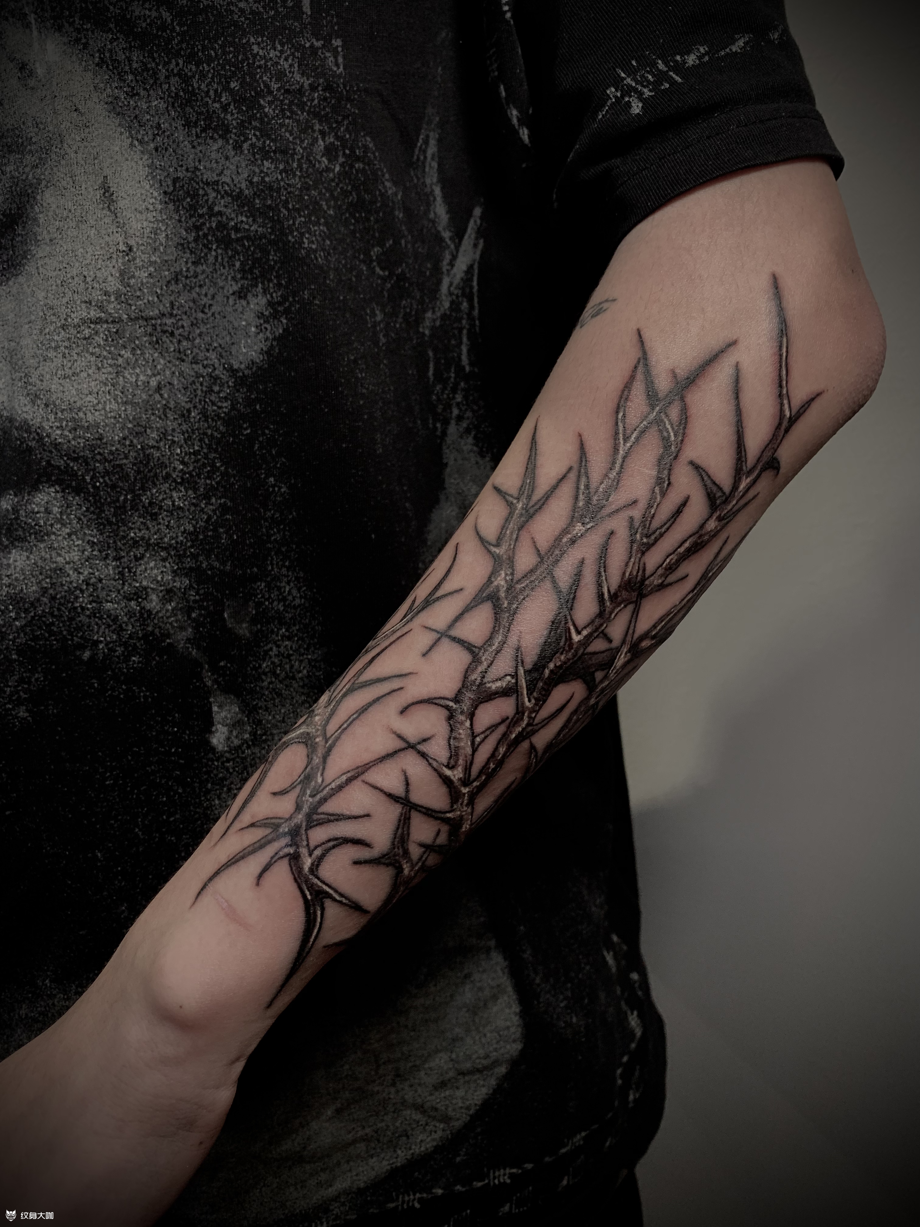 即兴荆棘_纹身图案手稿图片_唐黄的纹身作品集