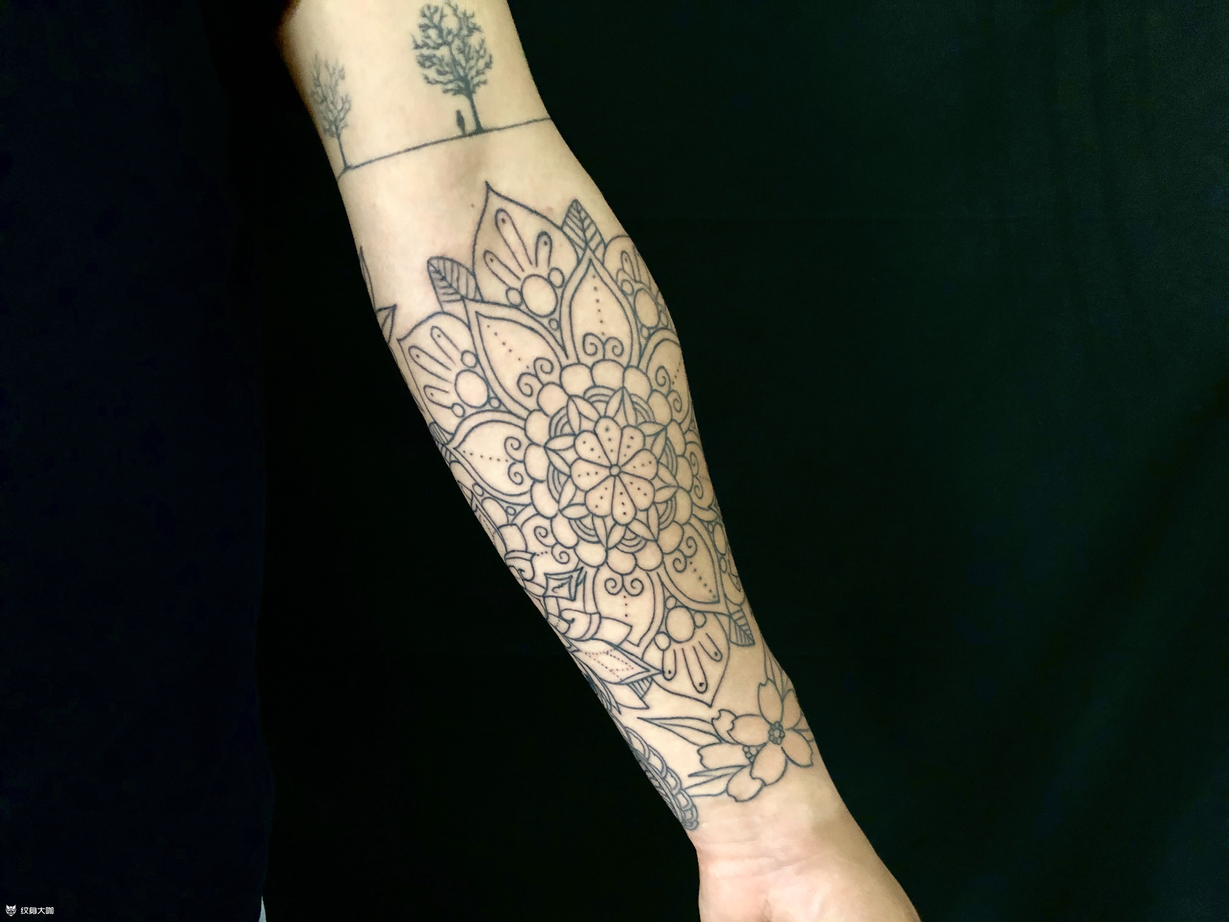 小臂繁花_纹身图案手稿图片_老王的纹身作品集
