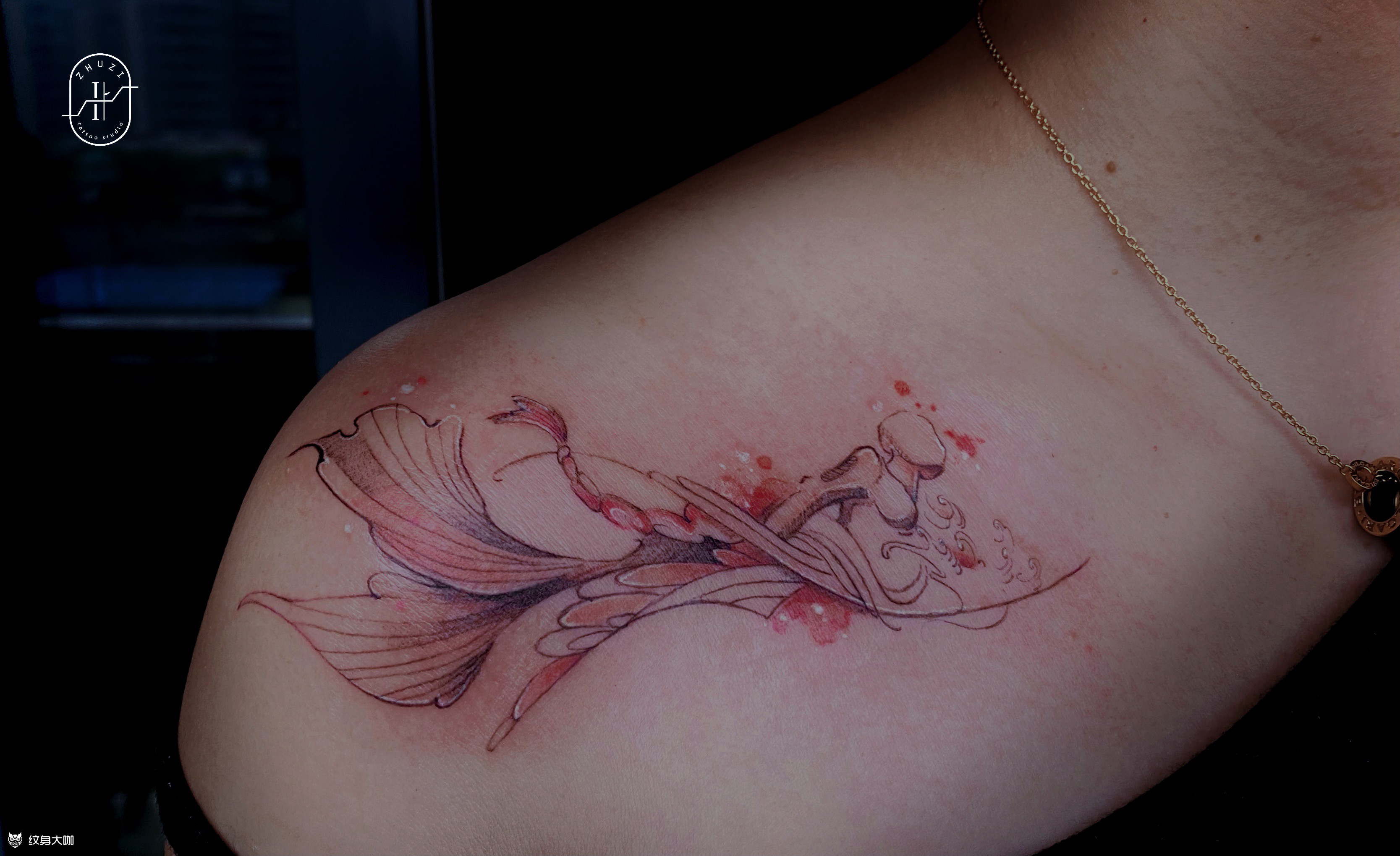 作品简介:承载者想要做一个以美人鱼为主体的锁骨小图 想将孩子名字里