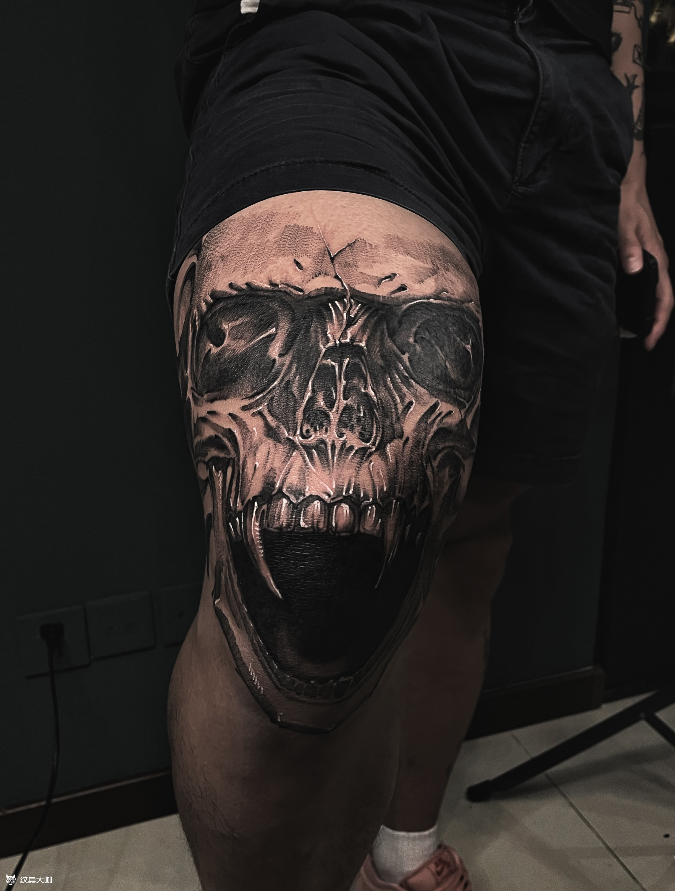 原创欧美爆膝骷髅_纹身图案手稿图片_thorn.的纹身作品集