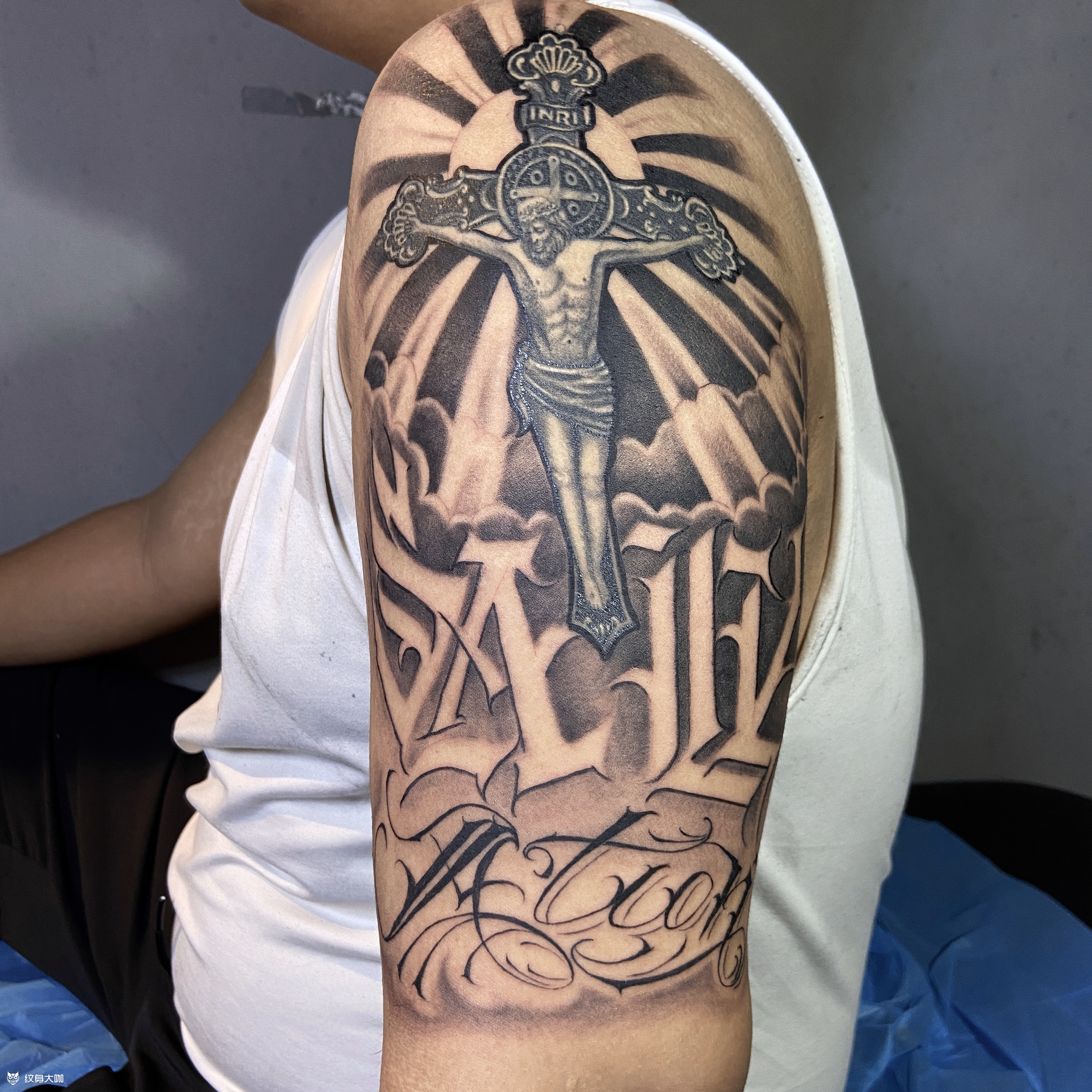给小耶稣加点料_纹身图案手稿图片_ar的纹身作品集