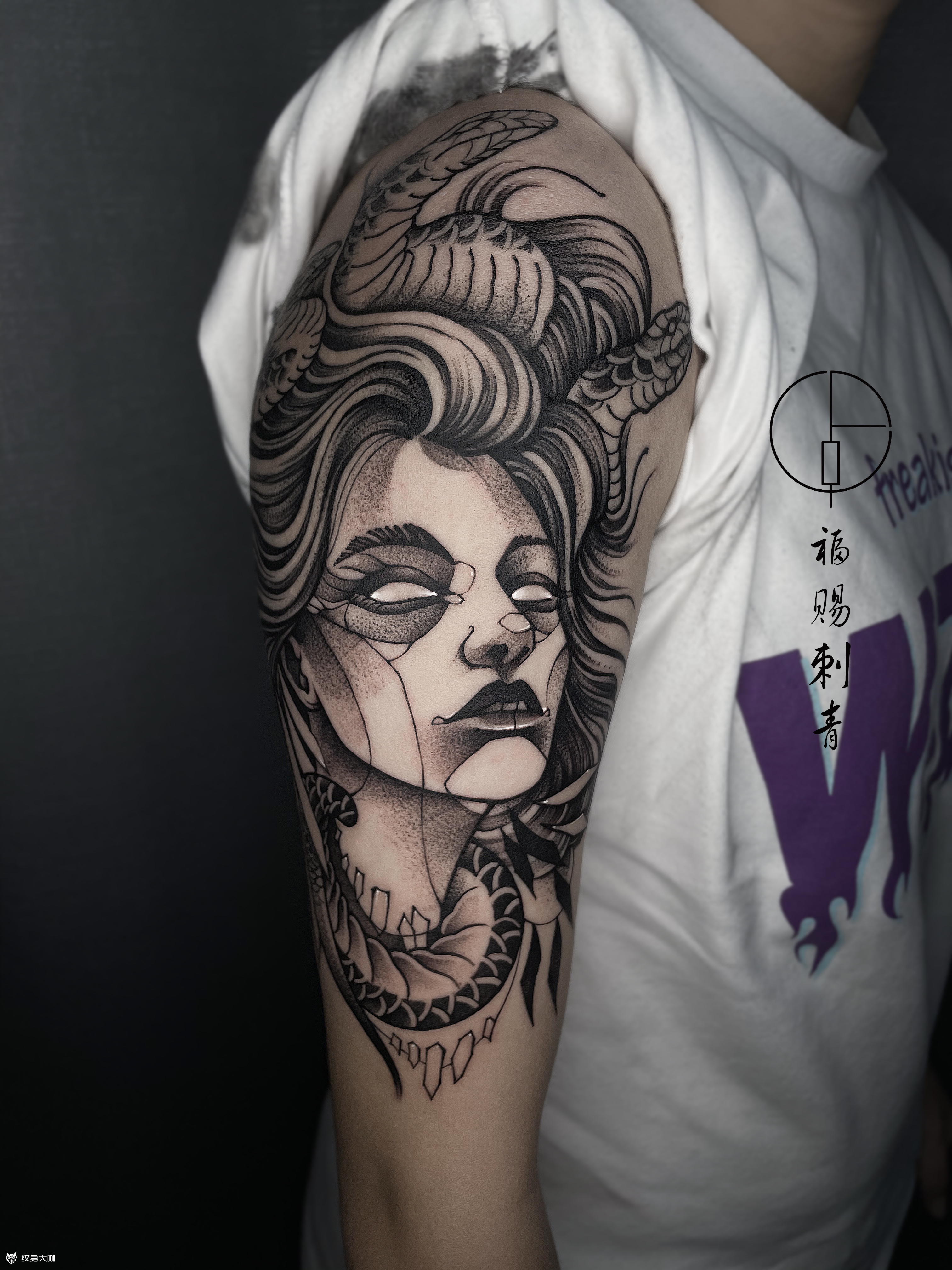 大臂美杜莎_纹身图案手稿图片_洪佳福的纹身作品集