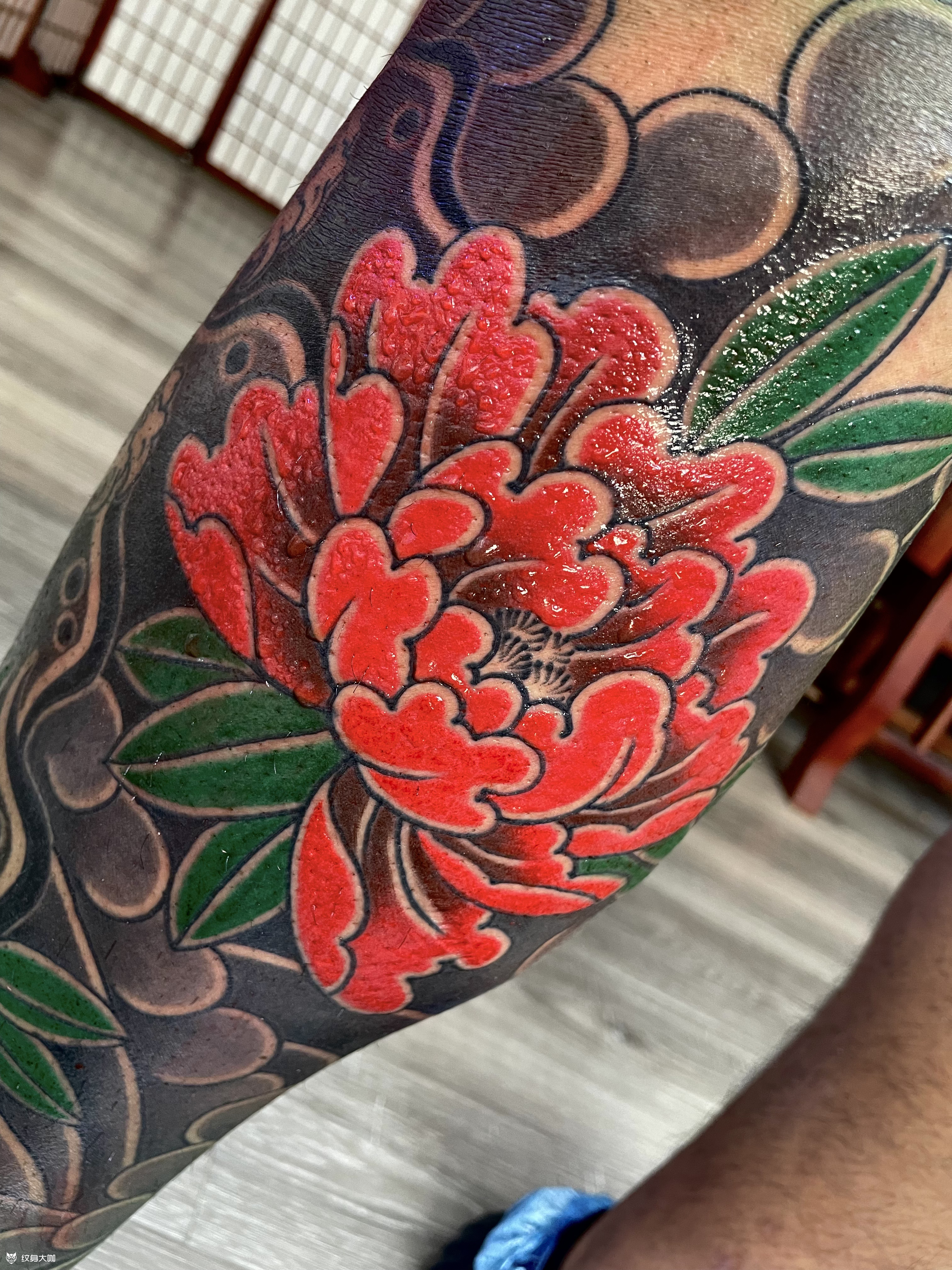 唐狮牡丹花包小腿未完_纹身吧社区 - 纹身大咖