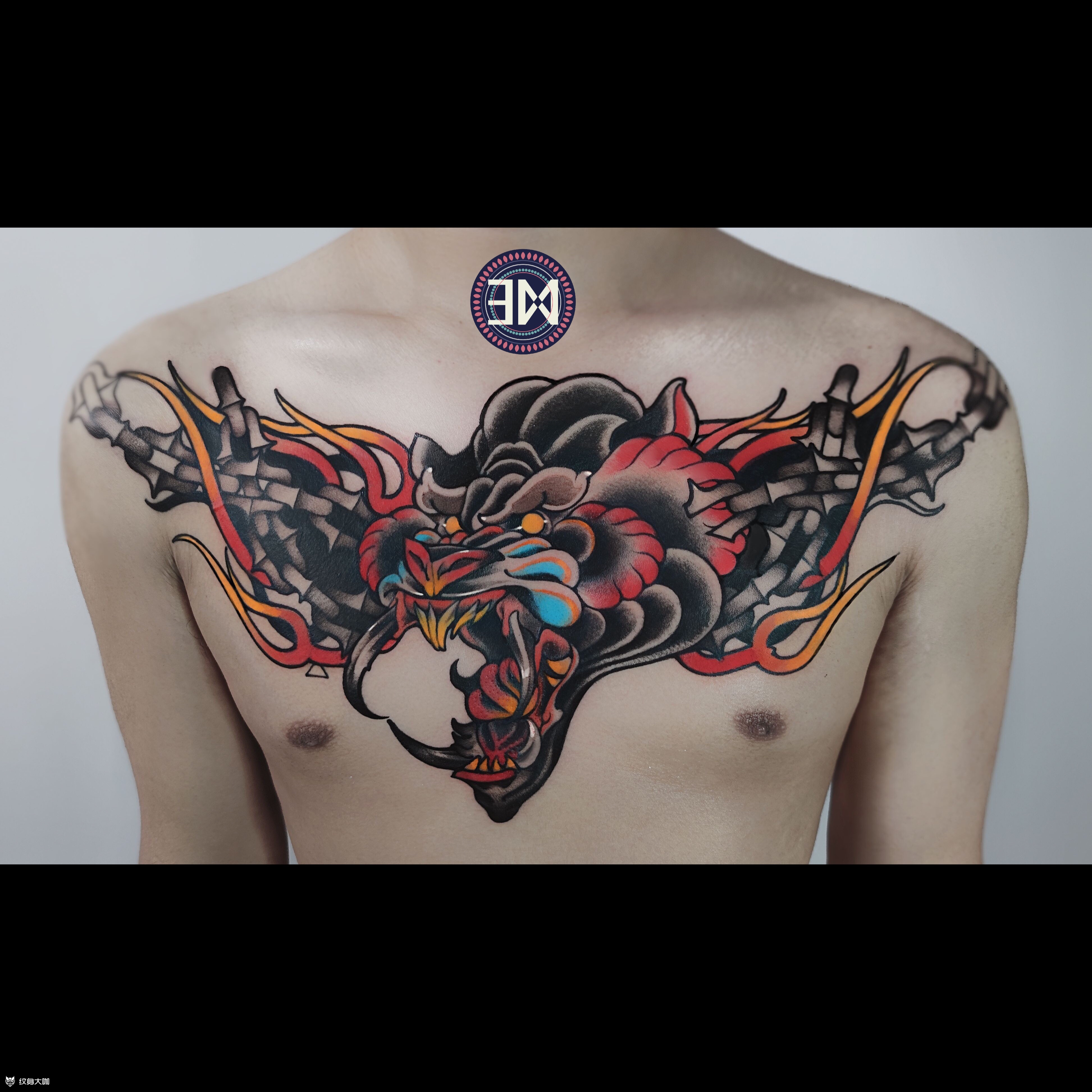 作品简介:客人属猴,特别喜欢嘴炮康纳的胸前纹身,想结合两者来设计old