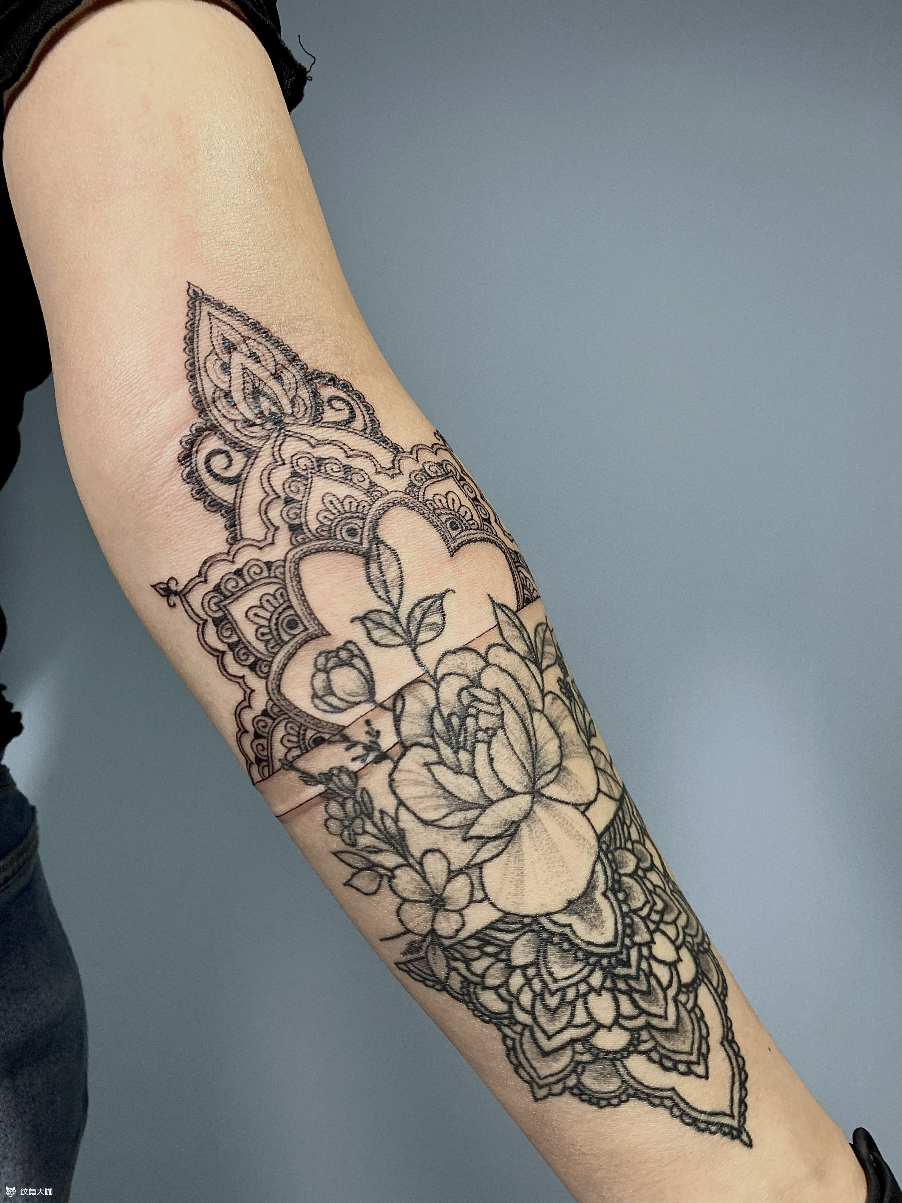 小臂添加繁花素材 下部分是客人_纹身吧社区 - 纹身大咖