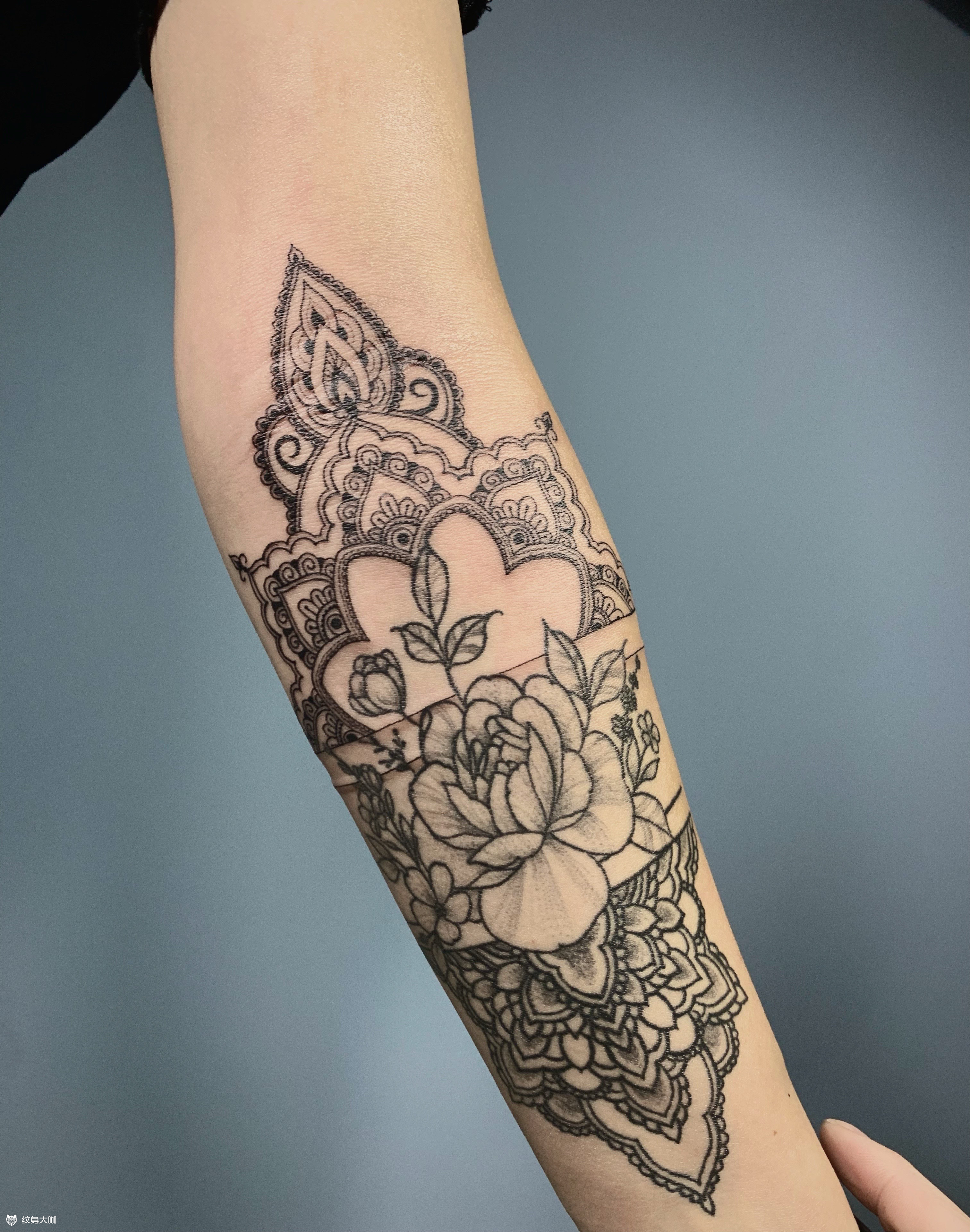 小臂添加繁花素材 下部分是客人_纹身吧社区 - 纹身大咖