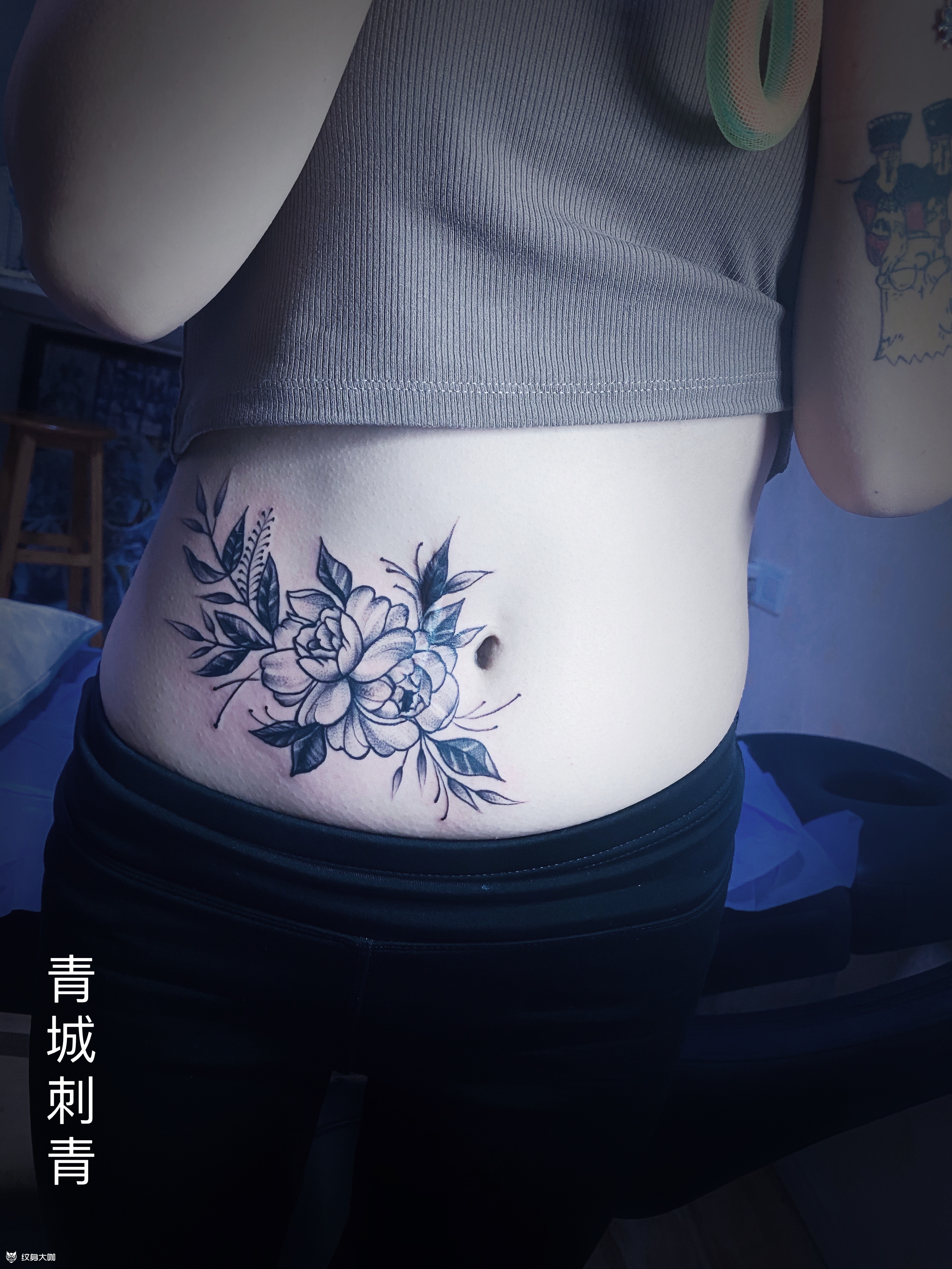 遮盖疤痕纹身素花纹身小姐姐肚_纹身吧社区 - 纹身大咖