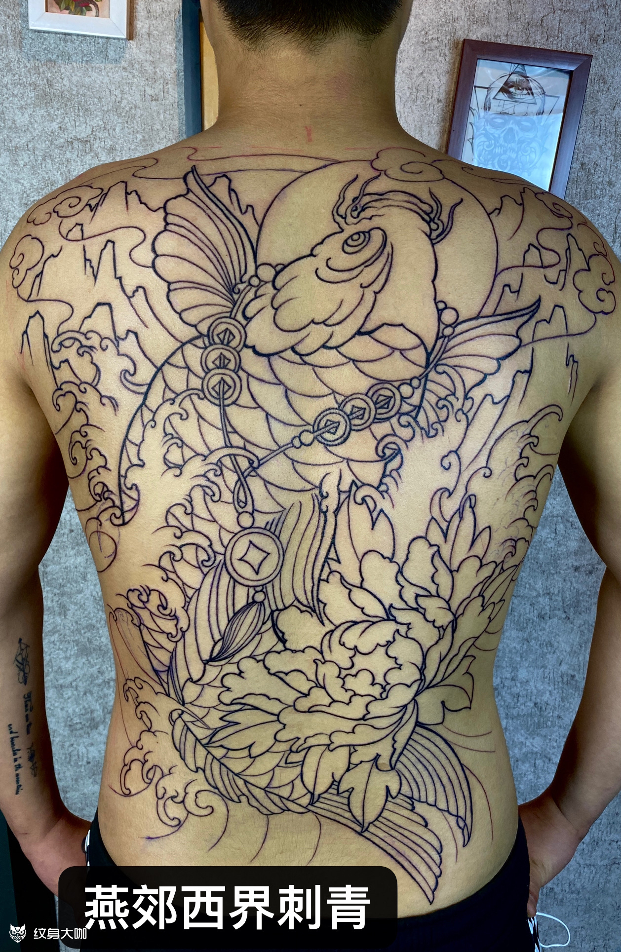 传统满背鲤鱼纹身