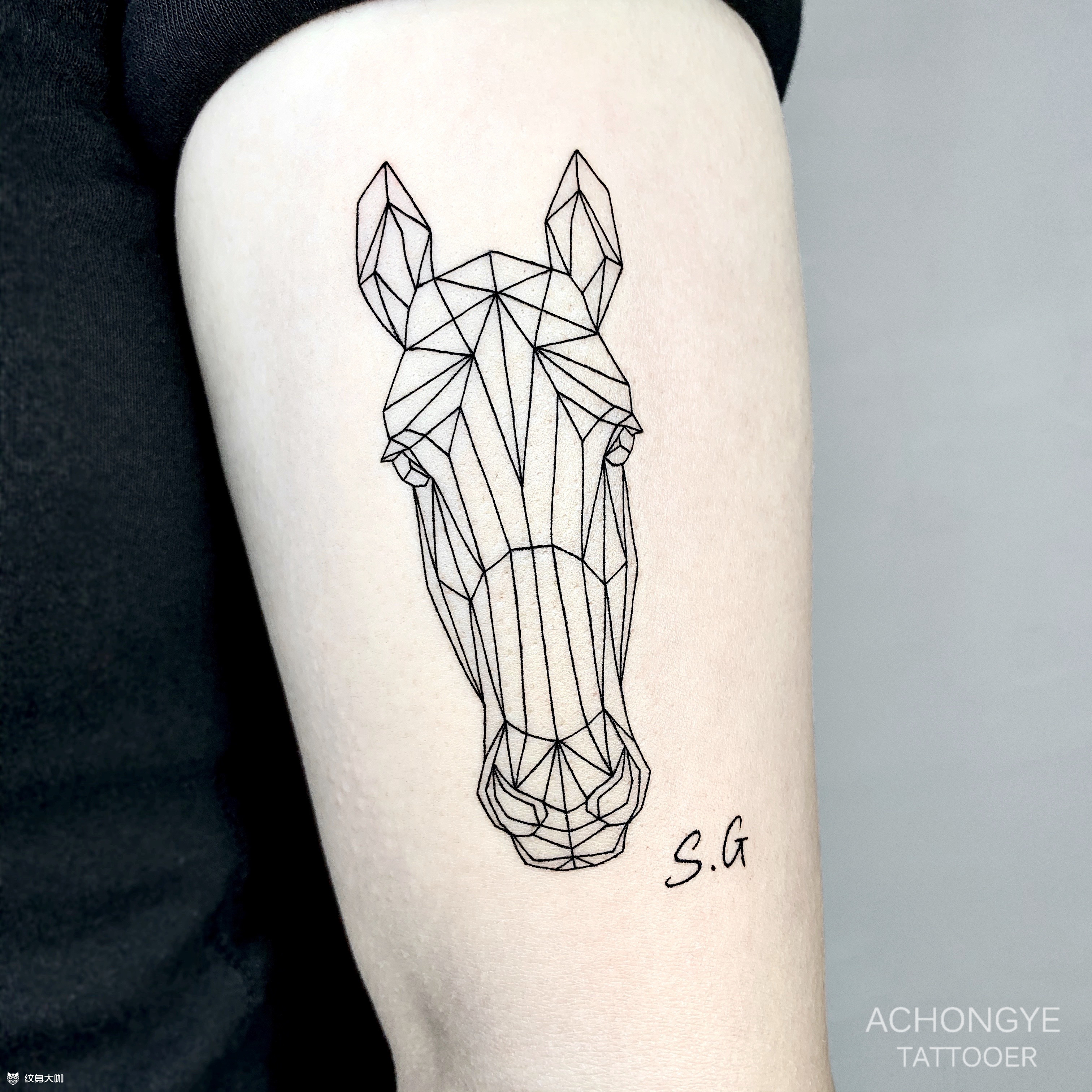 几何纹身马纹身极简纹身