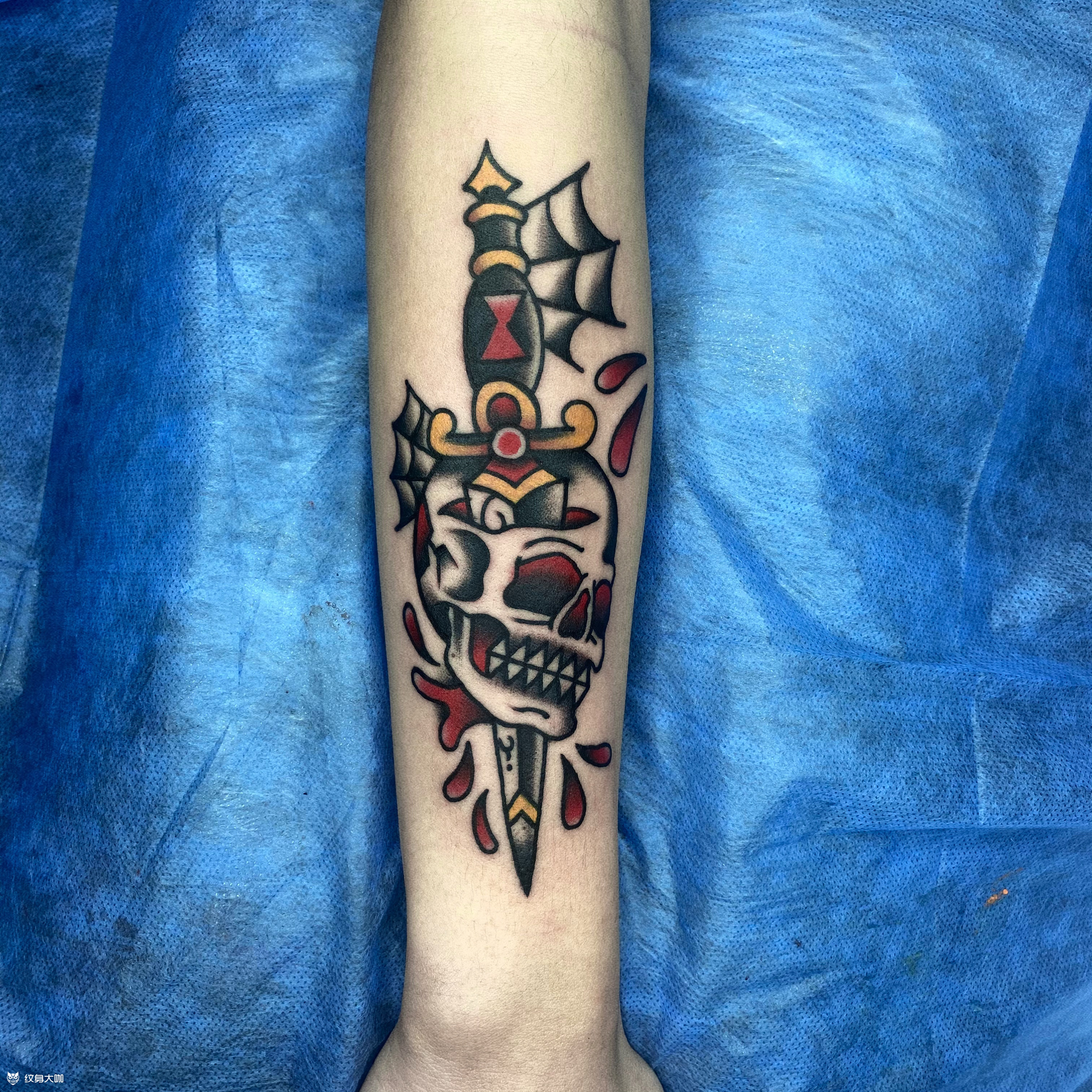 oldschool 骷髅匕首_纹身图案手稿图片_逐流的纹身作品集