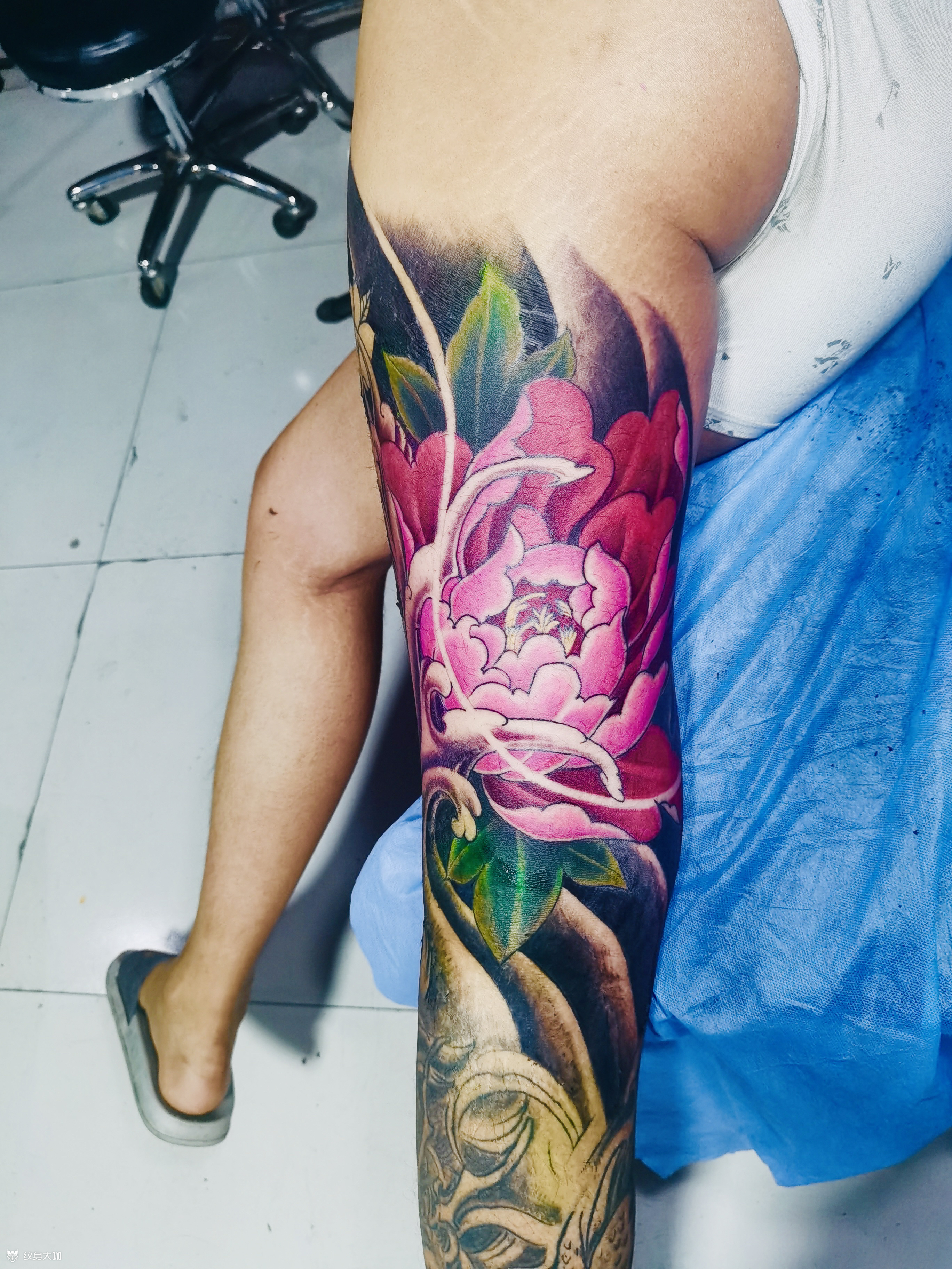 大腿添加牡丹_纹身图案手稿图片_大山的纹身作品集