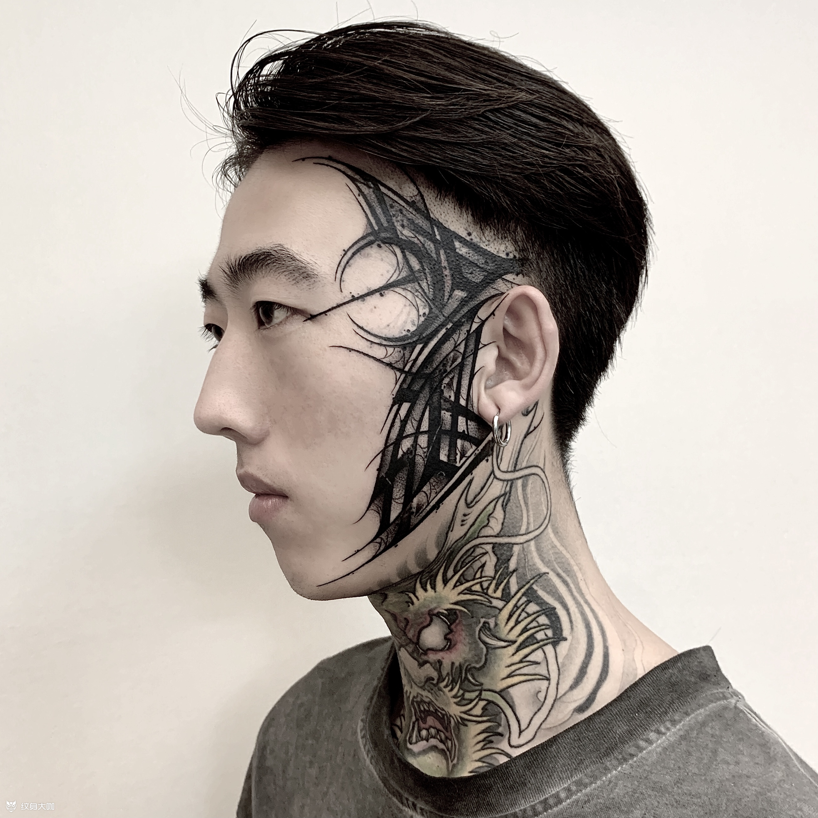 【 侧脸暗黑字体刺青 】给同_纹身吧社区 - 纹身大咖
