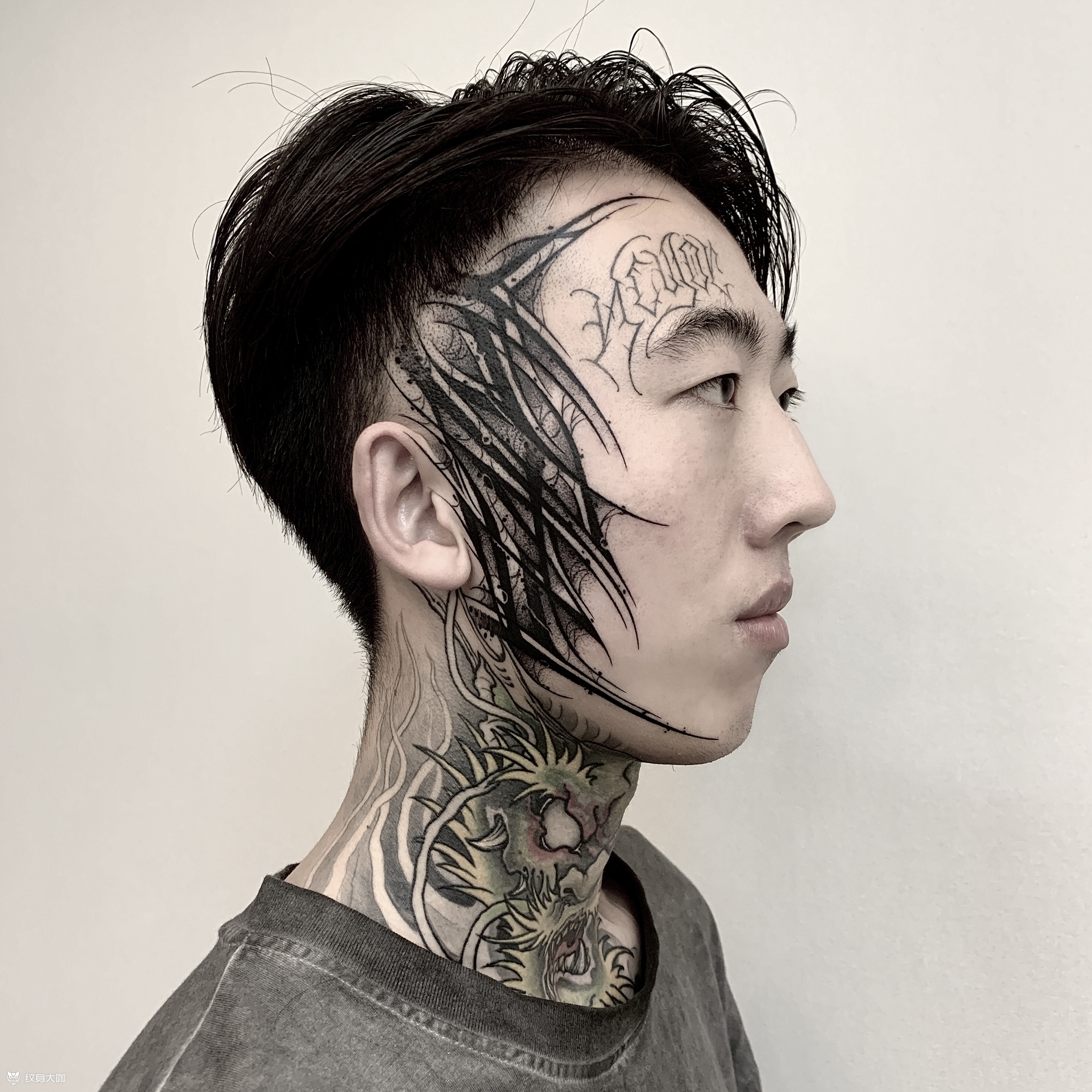 【 侧脸暗黑字体刺青 】给同_纹身吧社区 - 纹身大咖