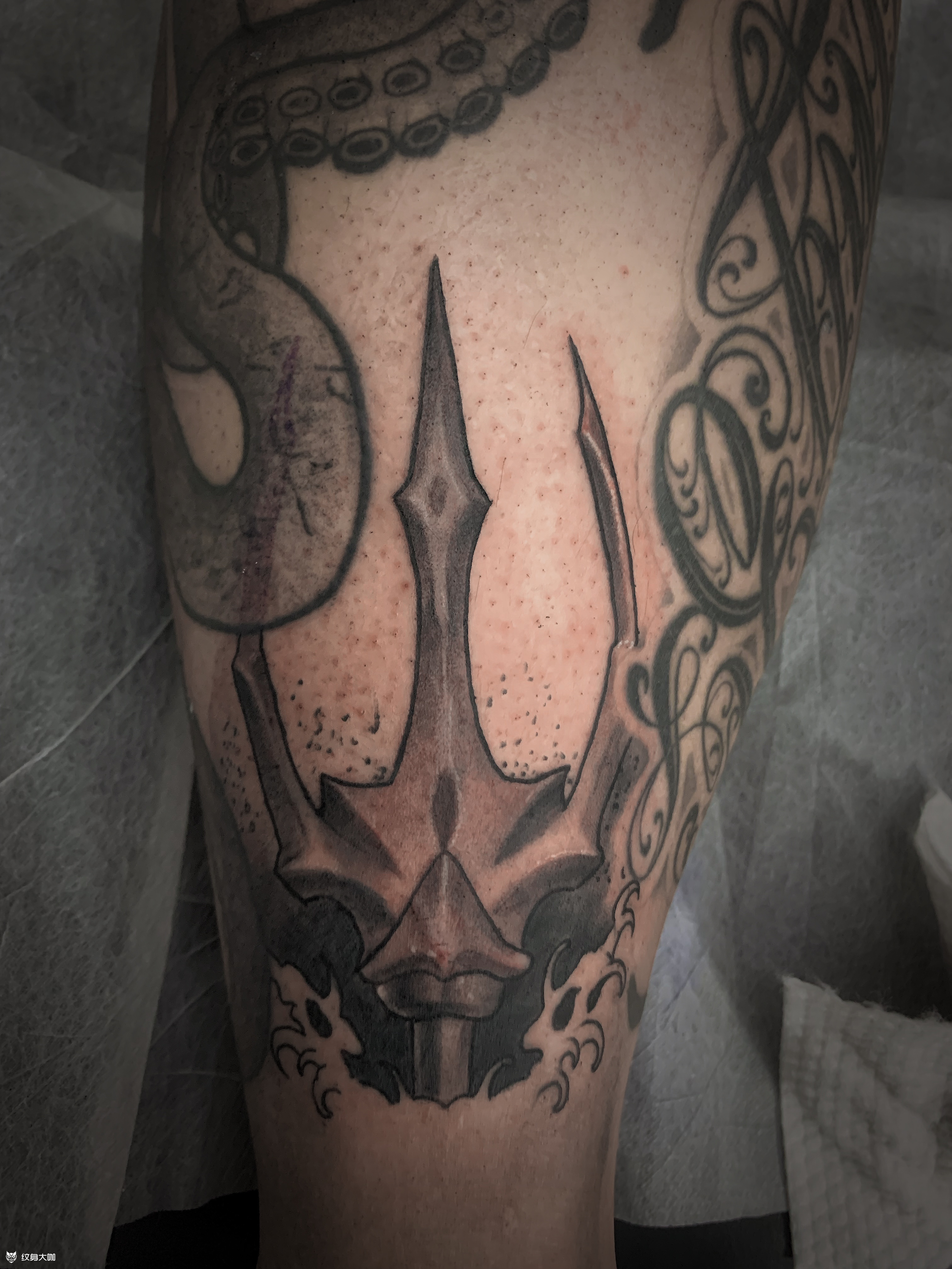 三叉戟_纹身图案手稿图片_应泽的纹身作品集