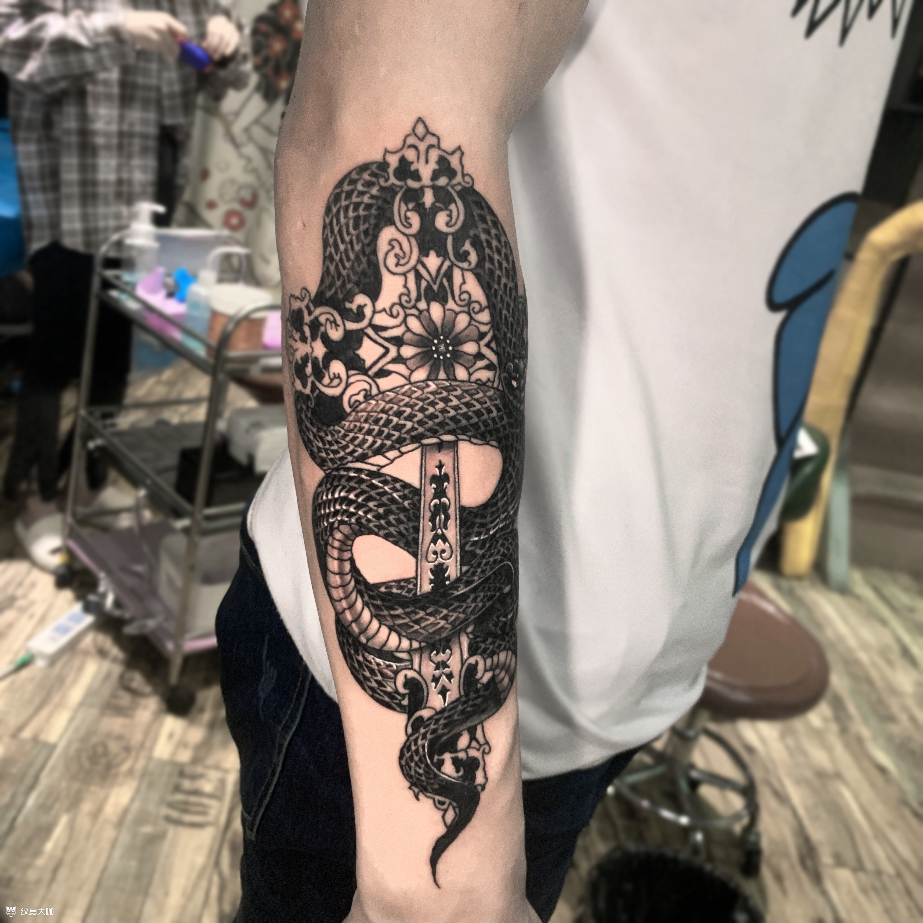 小臂蛇_纹身吧社区 - 纹身大咖