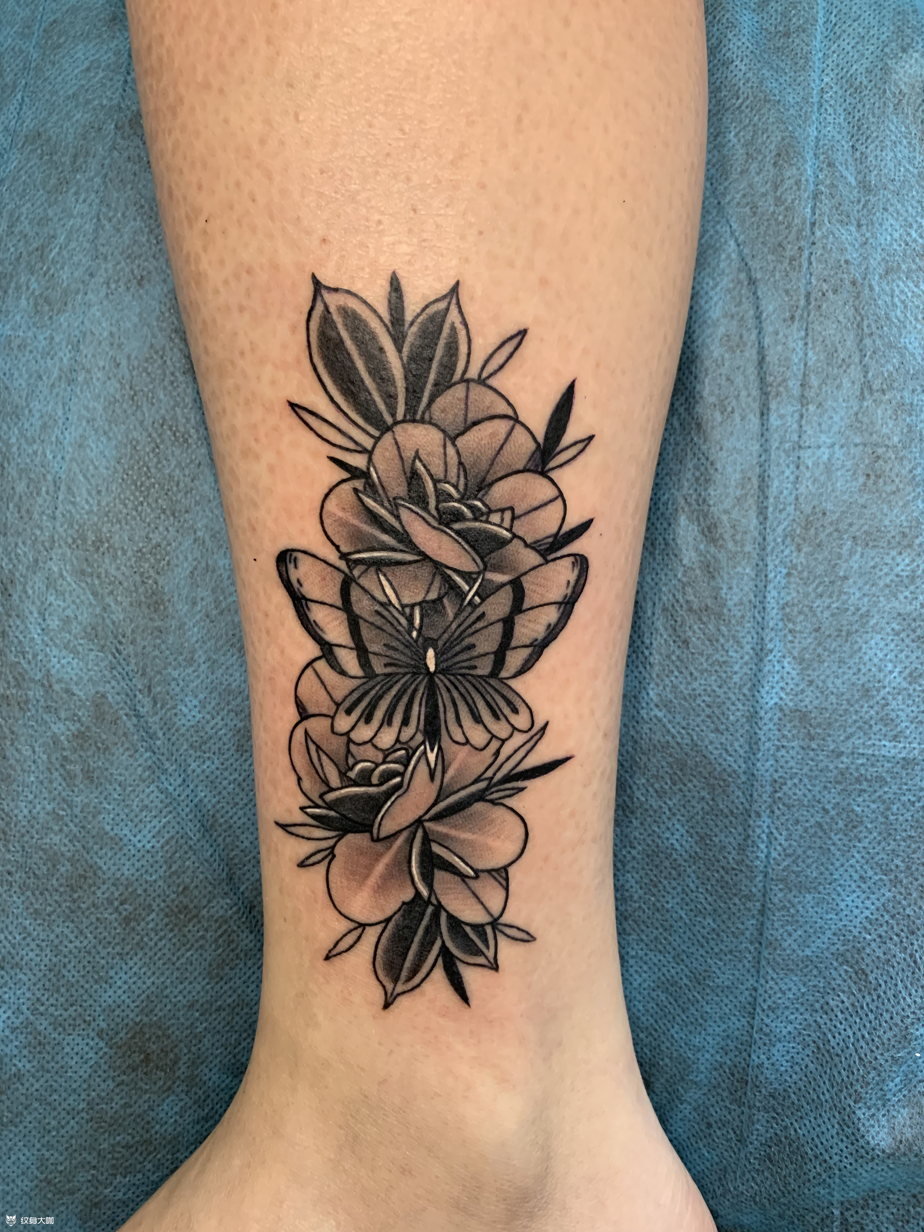 小腿素花小图一个_纹身图案手稿图片_九赢的纹身作品集