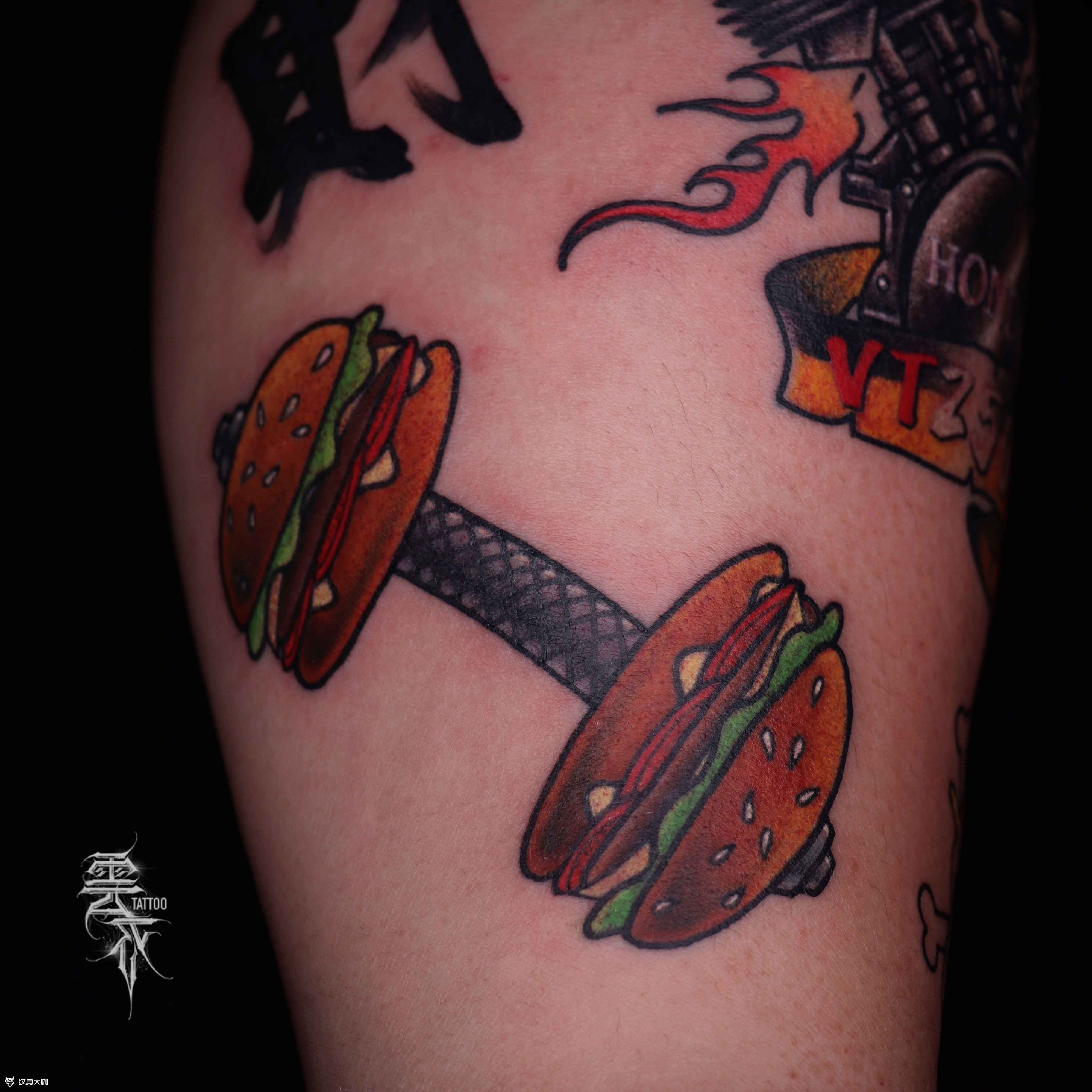 汉堡哑铃_纹身图案手稿图片_龙成颂的纹身作品集