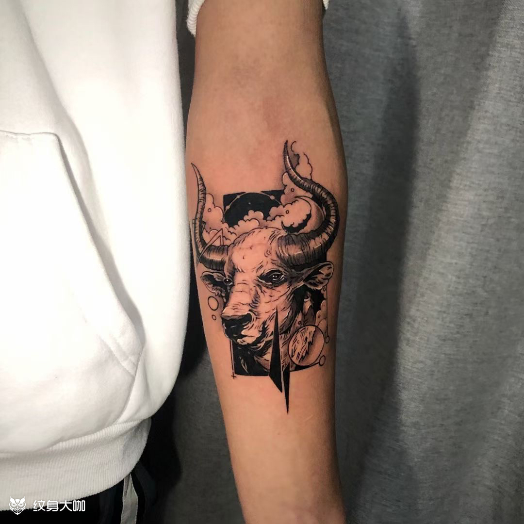 牛生肖_纹身图案手稿图片_写实主义何凡的纹身作品集