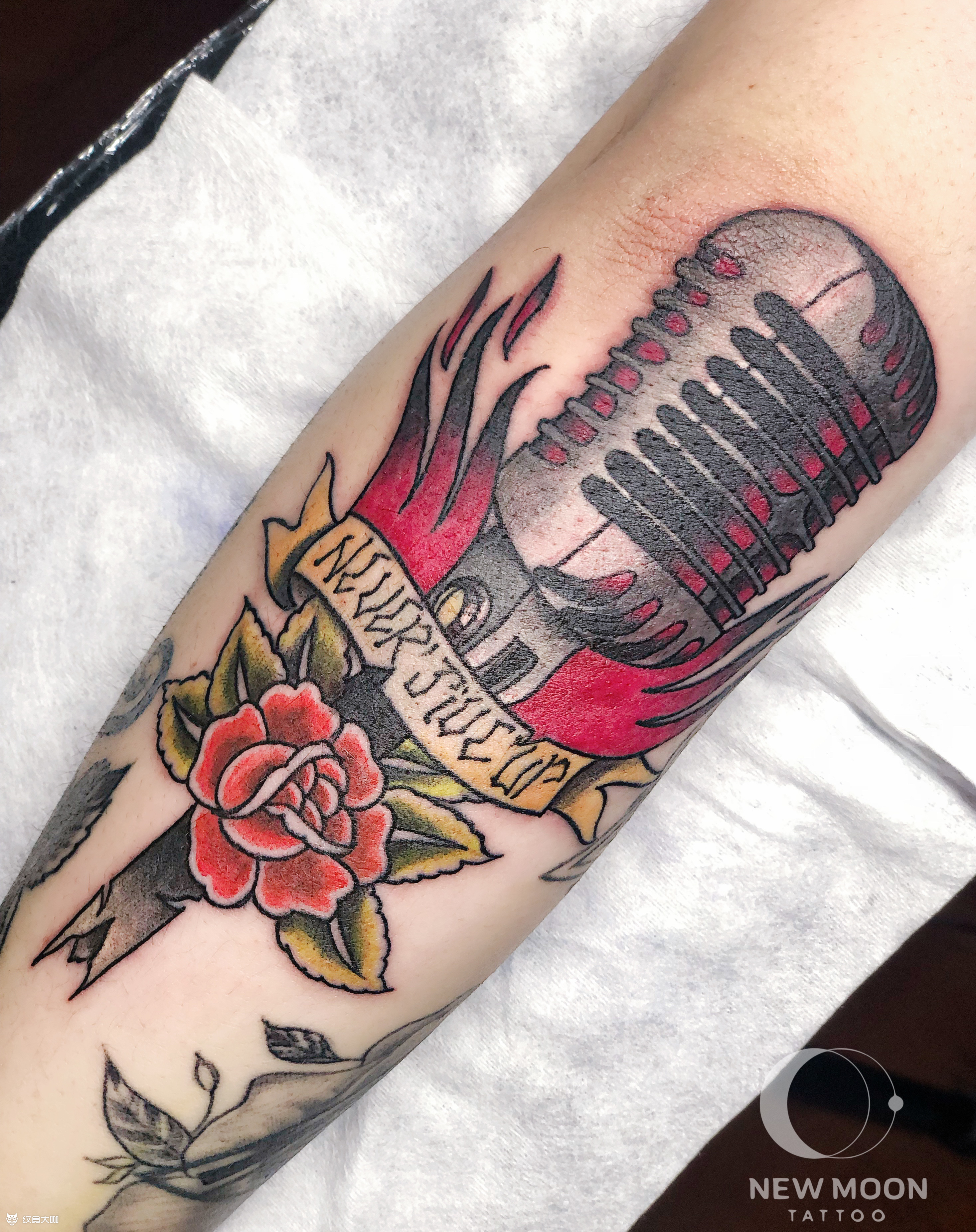 麦克风_纹身图案手稿图片_西安新月的纹身作品集