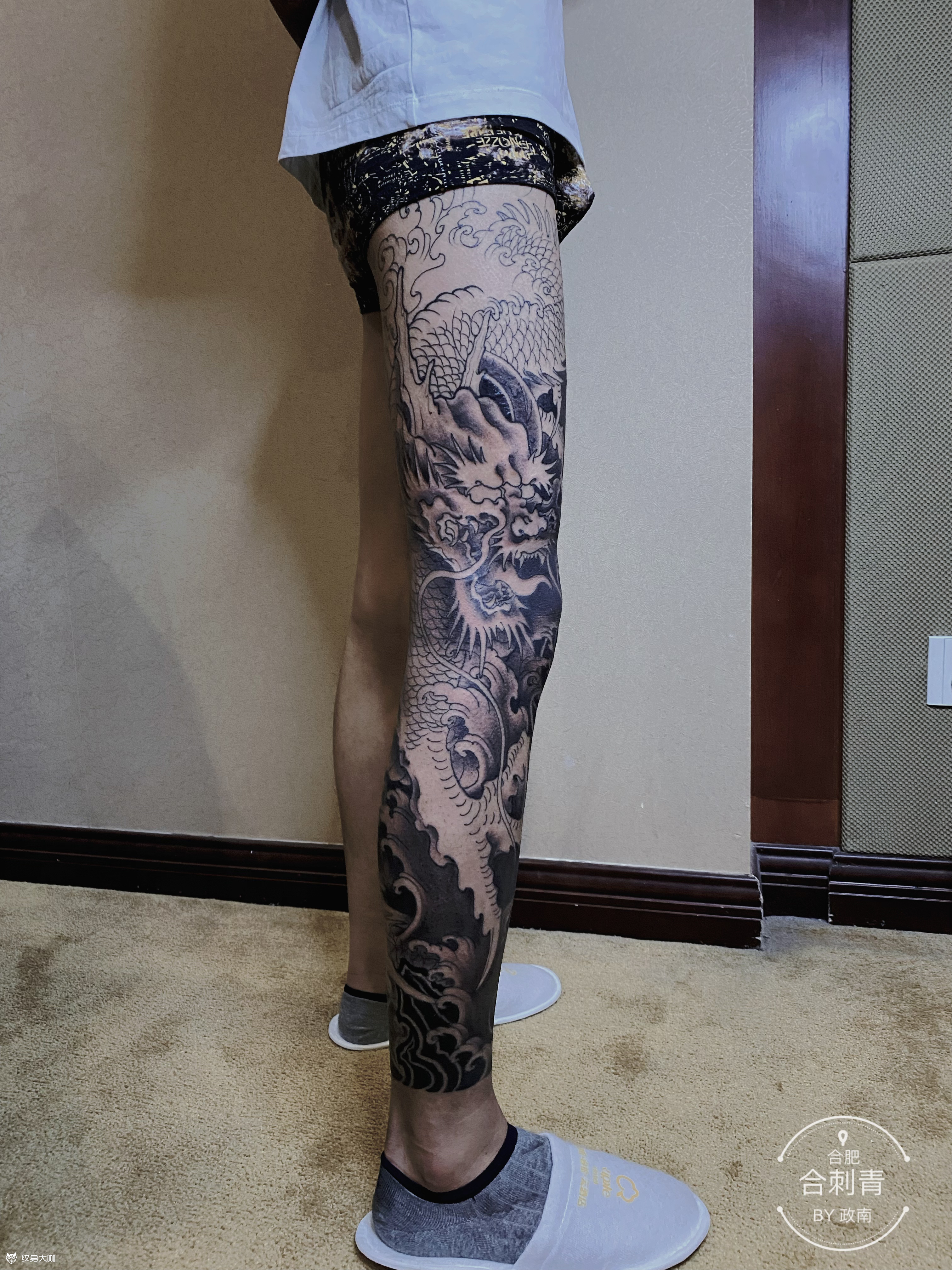 龙姬花腿纹身图片