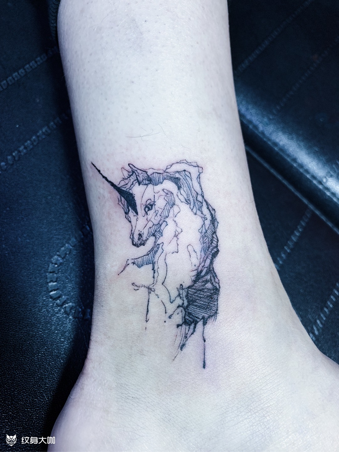 暗黑款独角兽 比较细致的单针线条,比较有特色的一款独角兽纹身.